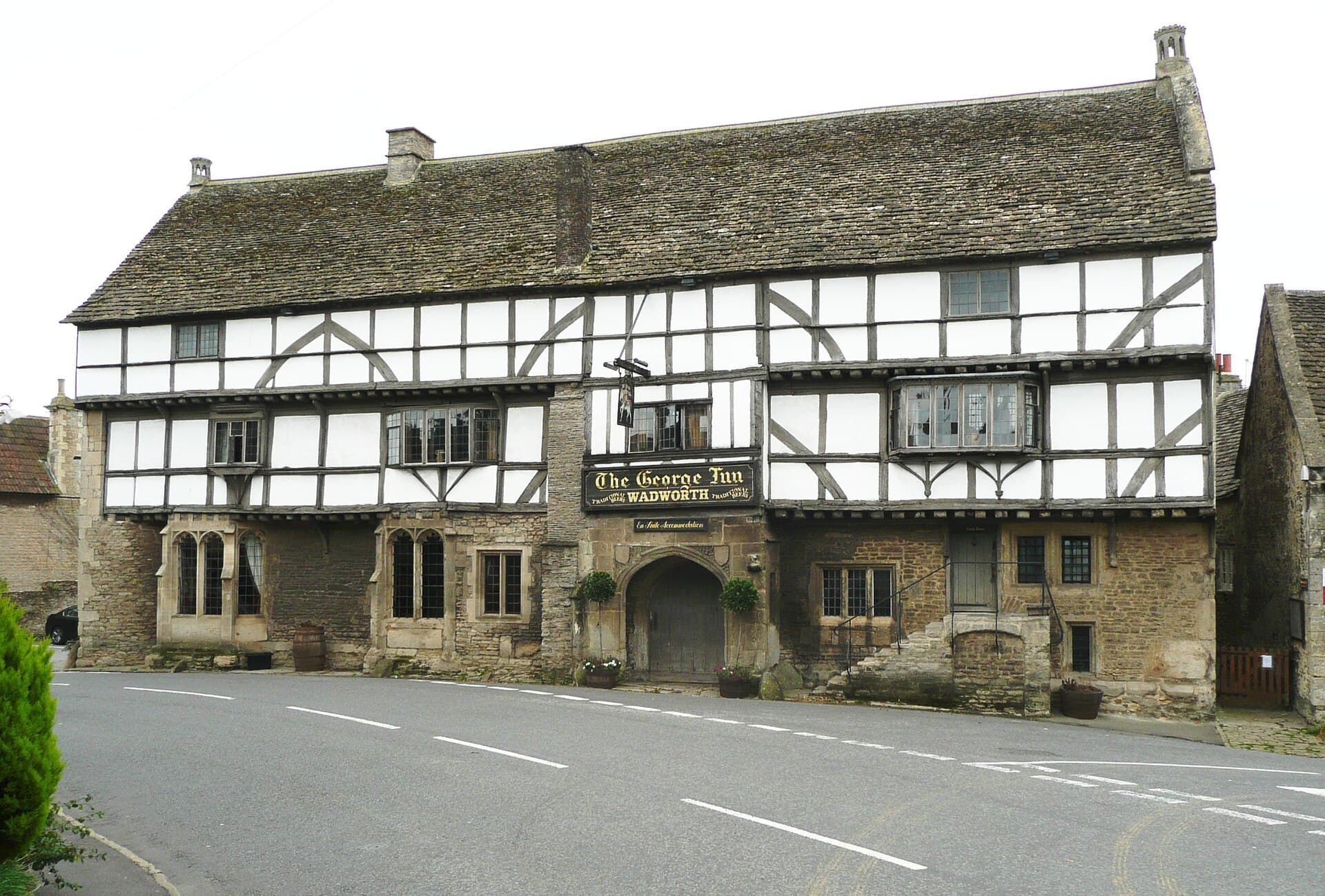 The George Inn (via Wikimedia Commons, CC BY-SA 2.0)