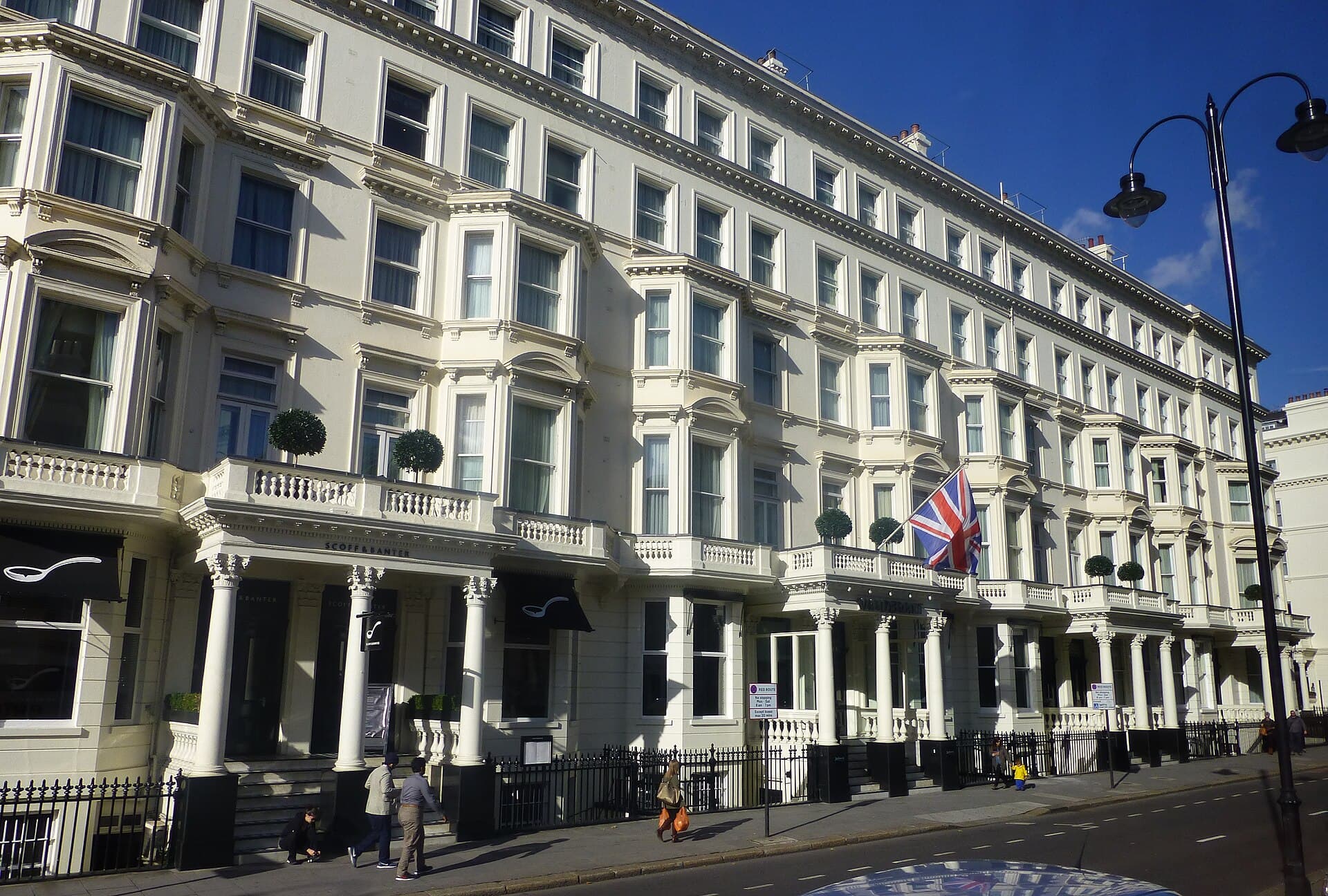 Radisson Blu Edwardian, Vanderbilt hotel (via Wikimedia Commons, CC BY 3.0)