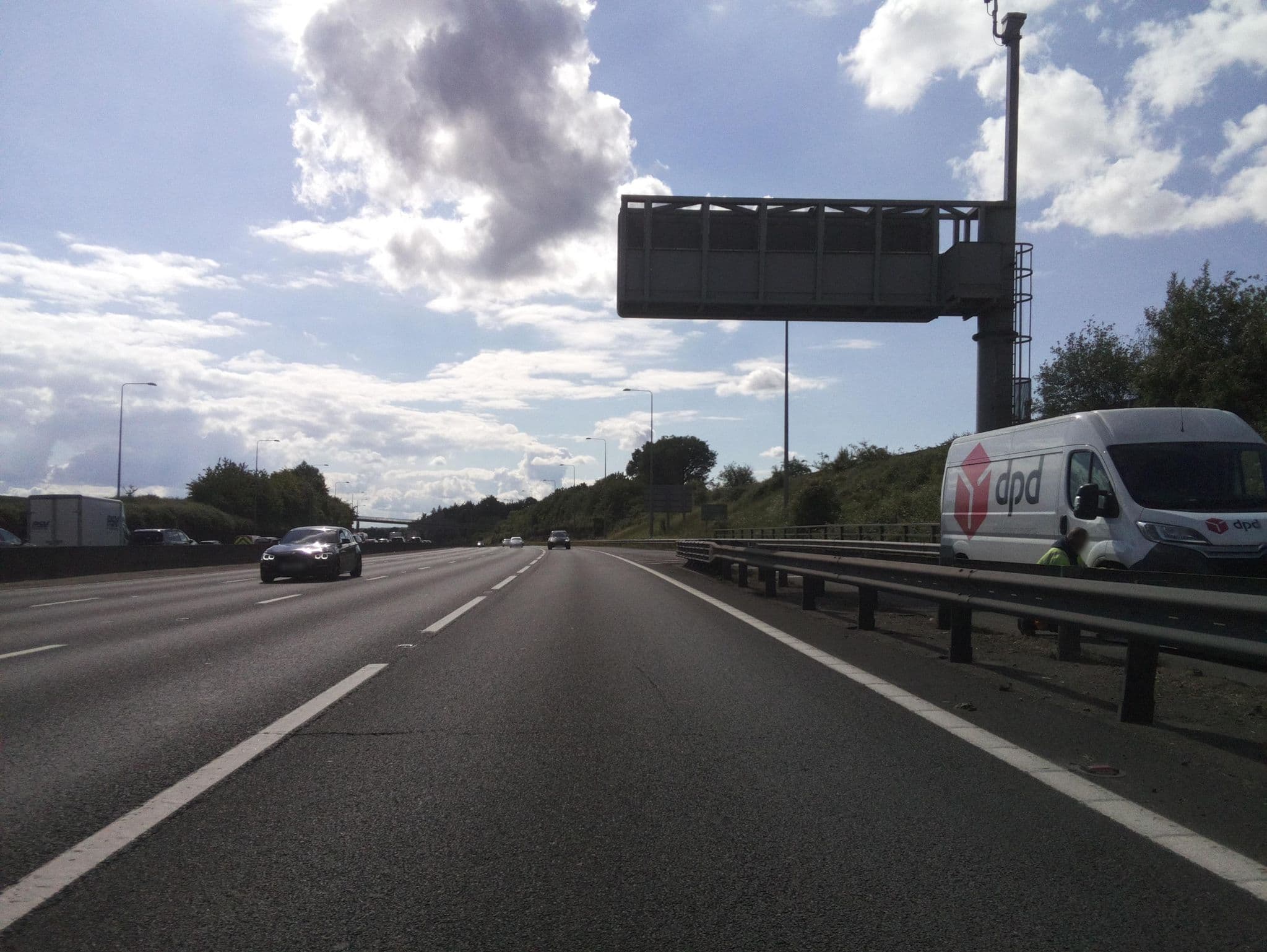 Street view near Oaklands, Abbots Langley — © southglos (CC BY-SA · Mapillary)