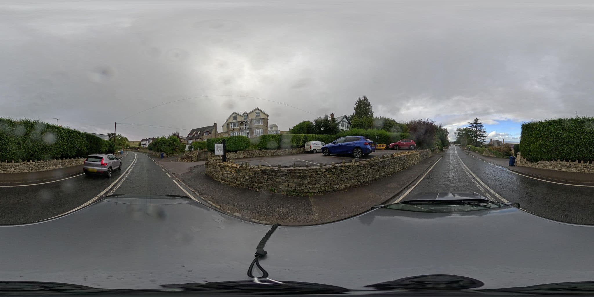 Street view near Cleeve Hill Hotel, Bishops Cleeve — © swinetown (CC BY-SA · Mapillary)