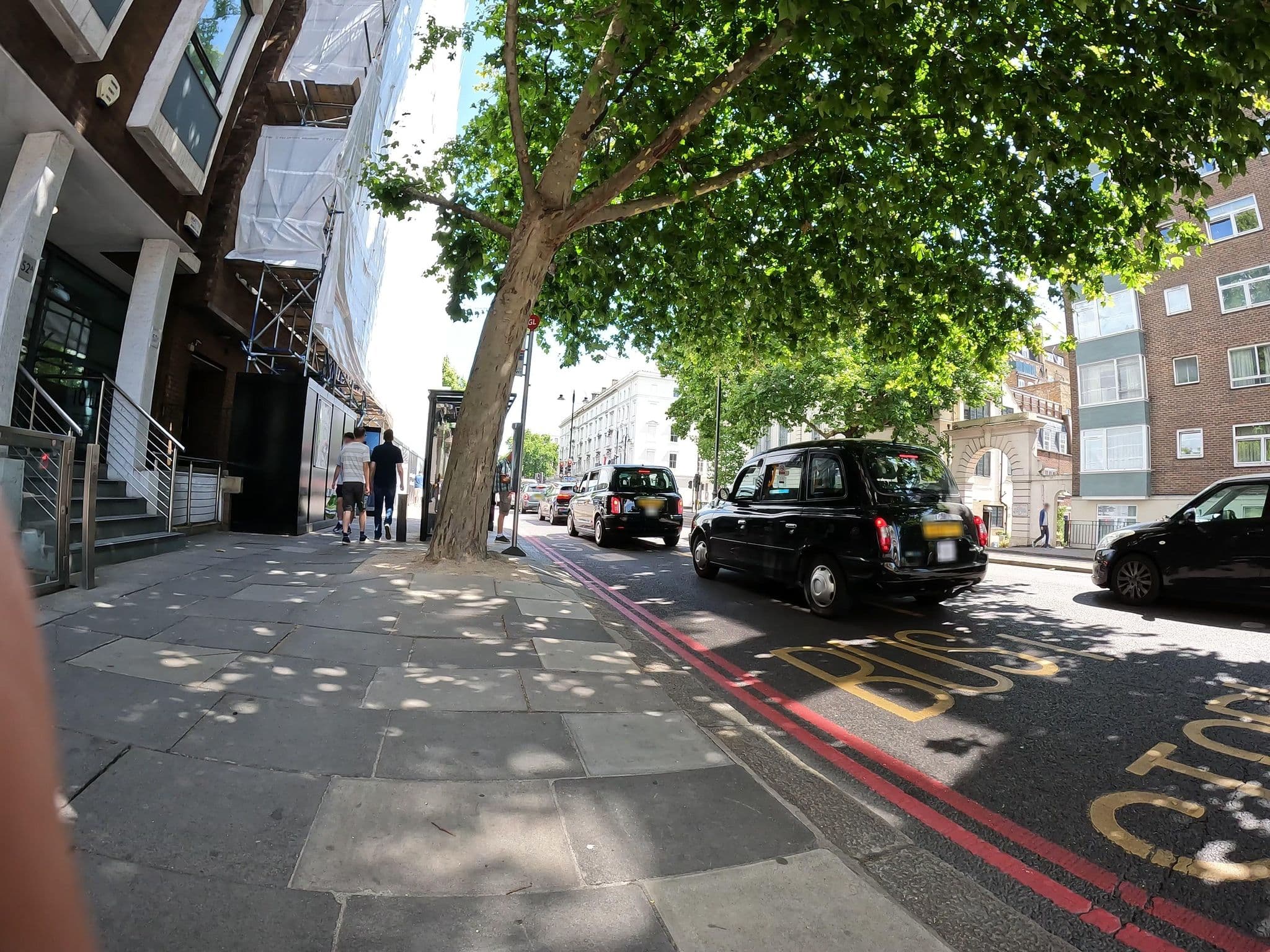 Street view near Eden Plaza Kensington, Chelsea — © erias (CC BY-SA · Mapillary)