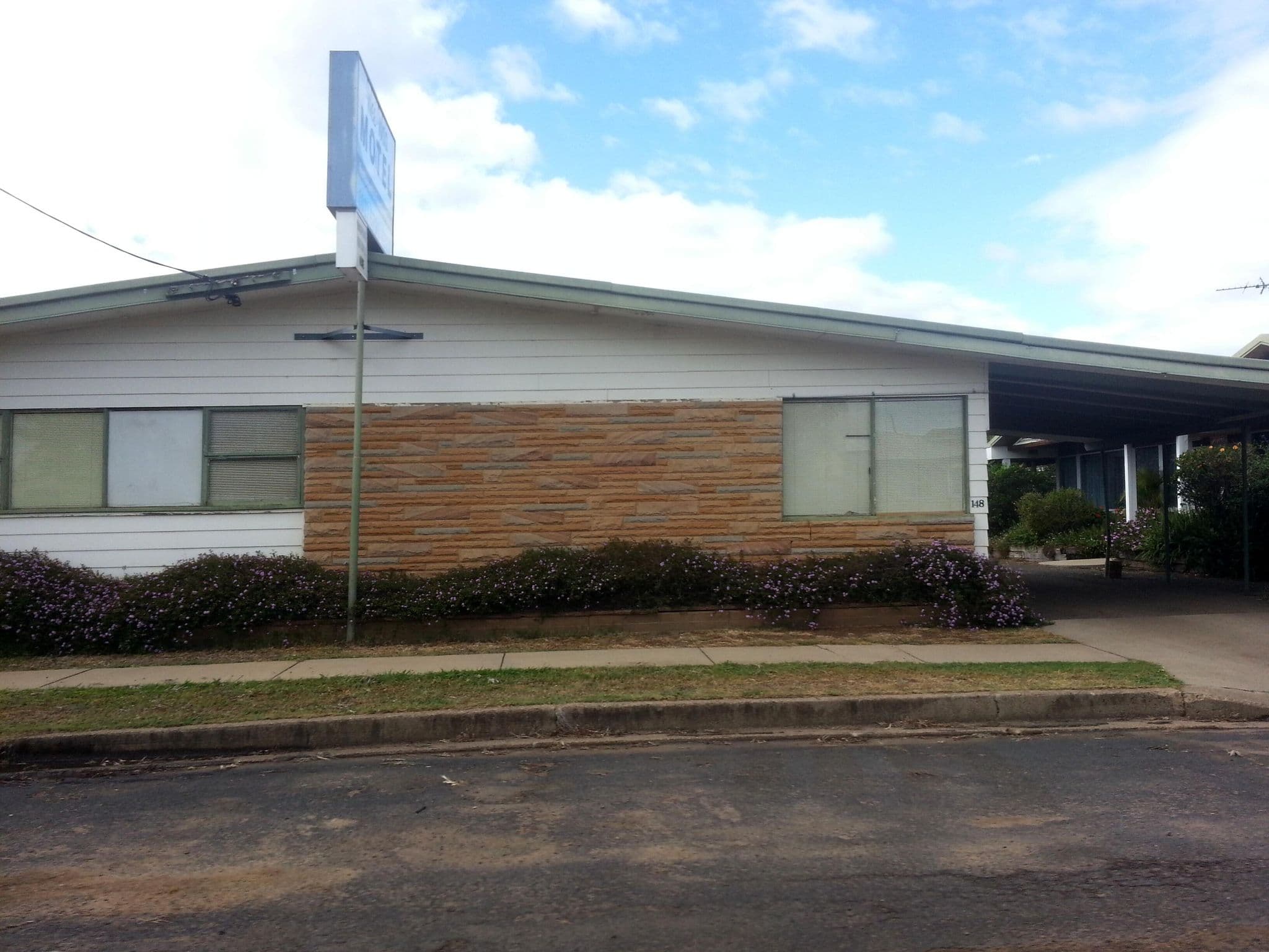 Street view near Wee Waa Motel, Wee Waa — © bob3bob3 (CC BY-SA · Mapillary)