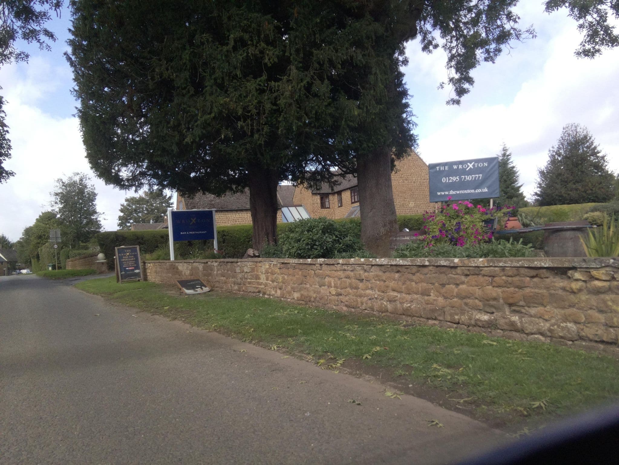 Street view near Wroxton House Hotel, Banbury — © southglos (CC BY-SA · Mapillary)
