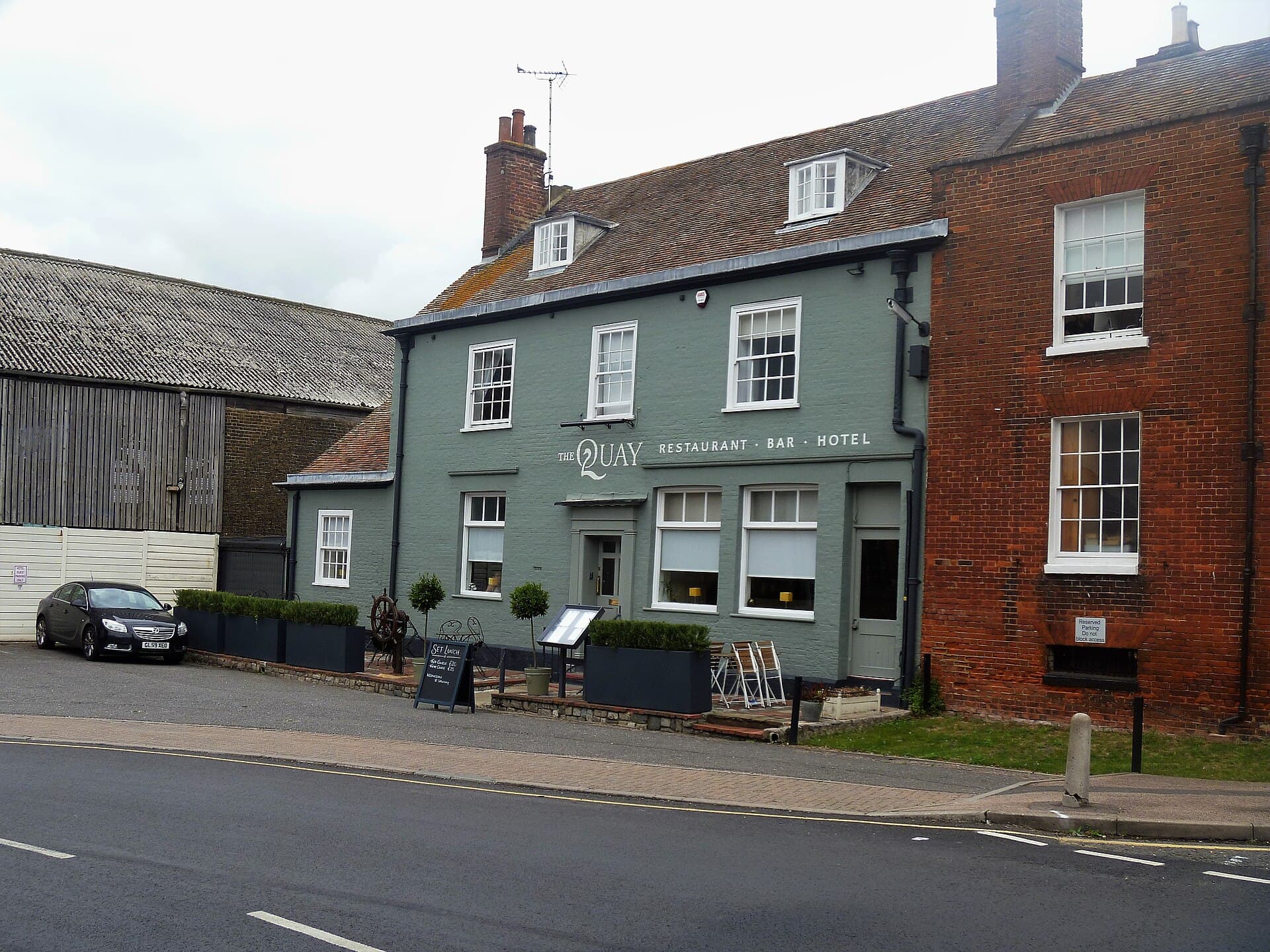 The Quay (via Wikimedia Commons, CC BY-SA 2.0)