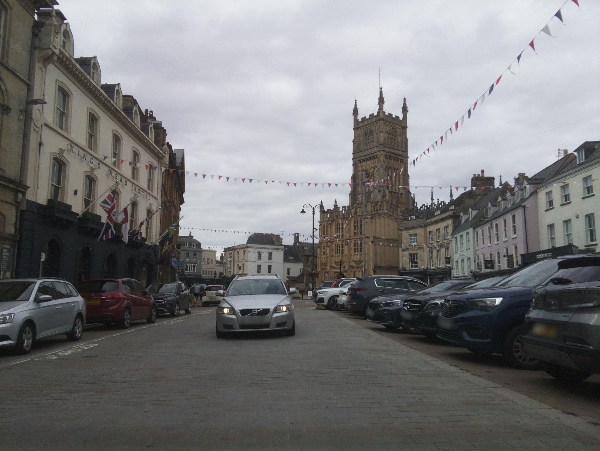 Street view near Kings Head, Cirencester — © southglos (CC BY-SA · Mapillary)
