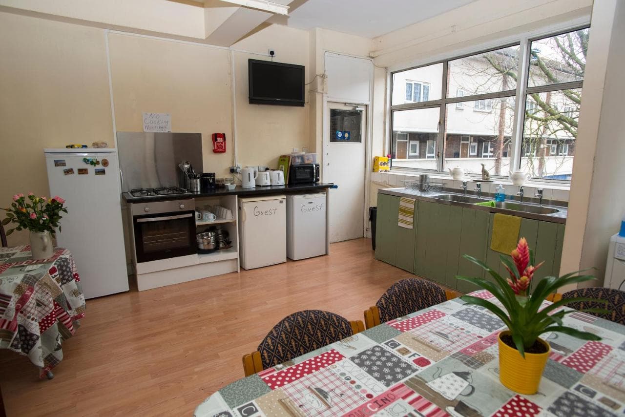 The Queens Hostel, Shepherds Bush