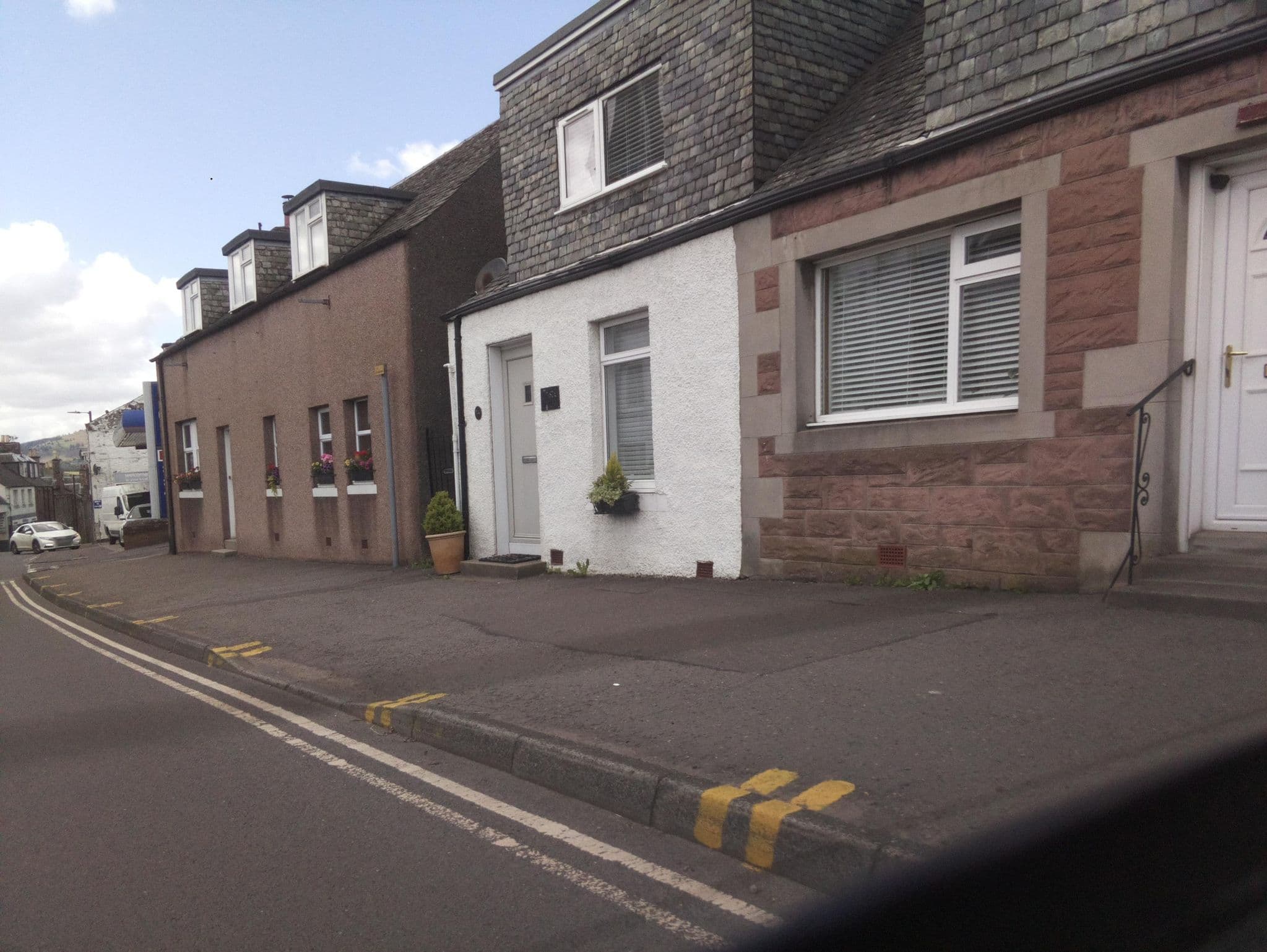 Street view near Tower Hotel, Crieff — © southglos (CC BY-SA · Mapillary)