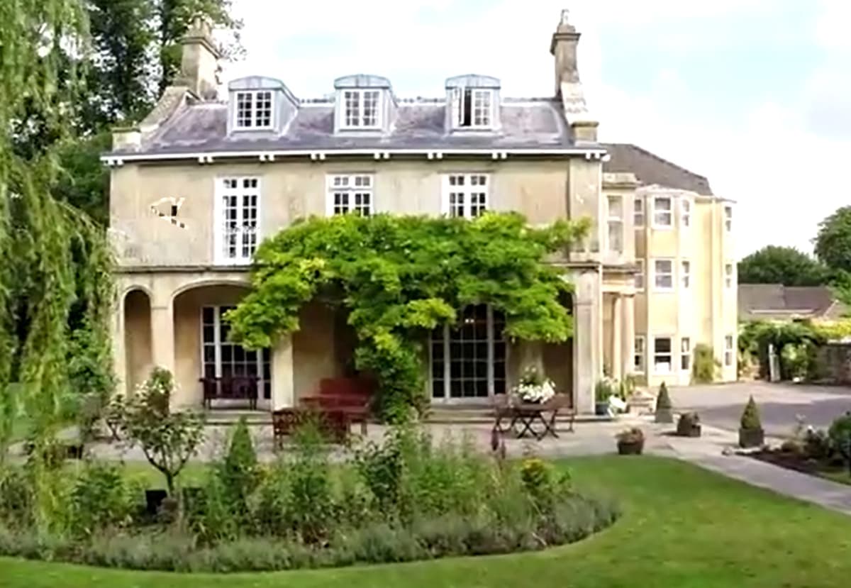 Chiseldon House Hotel and Restaurant (via Wikimedia Commons, CC BY-SA 4.0)
