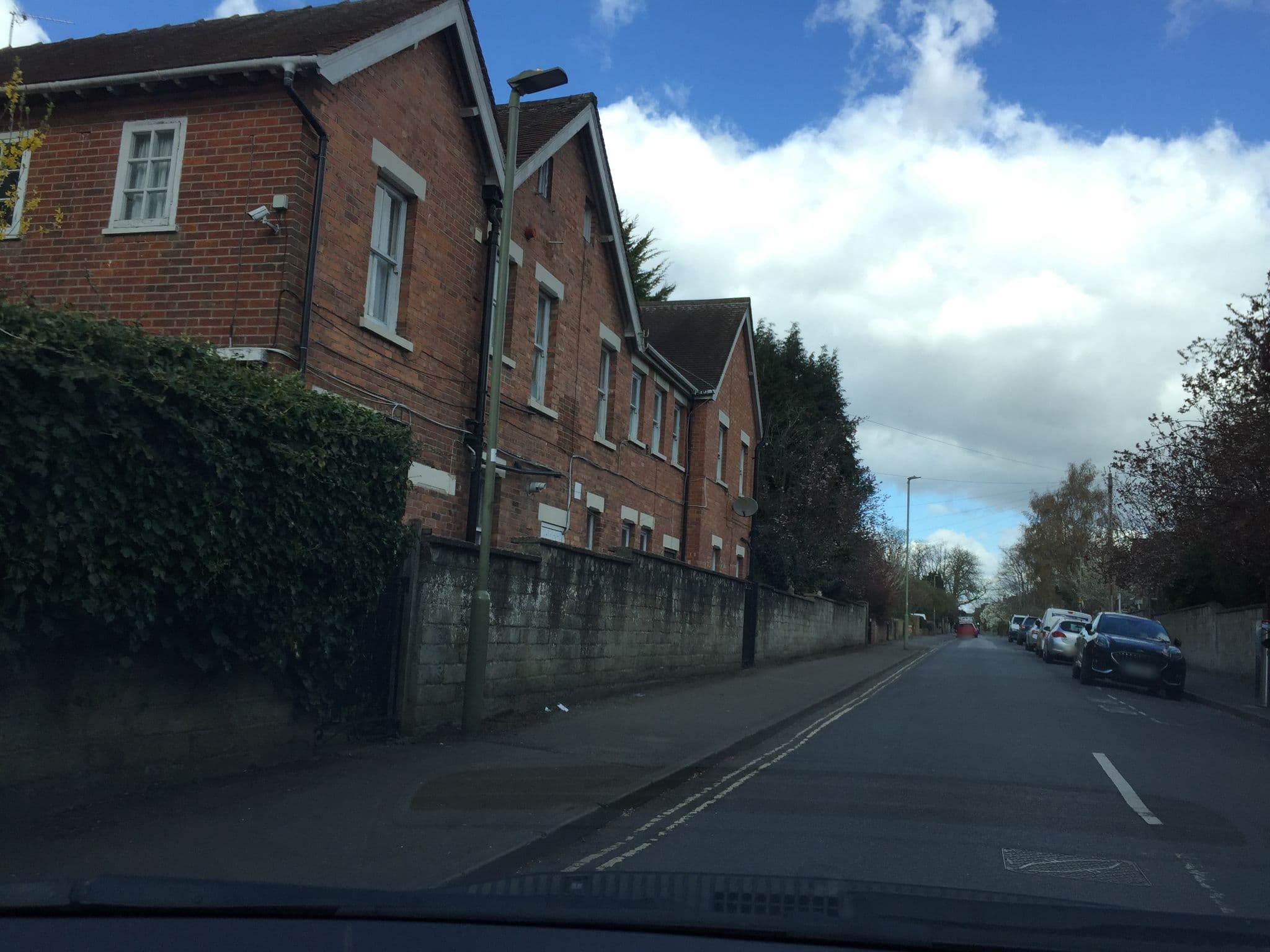 Street view near Pickwicks Guest House, Oxford — © laye (CC BY-SA · Mapillary)