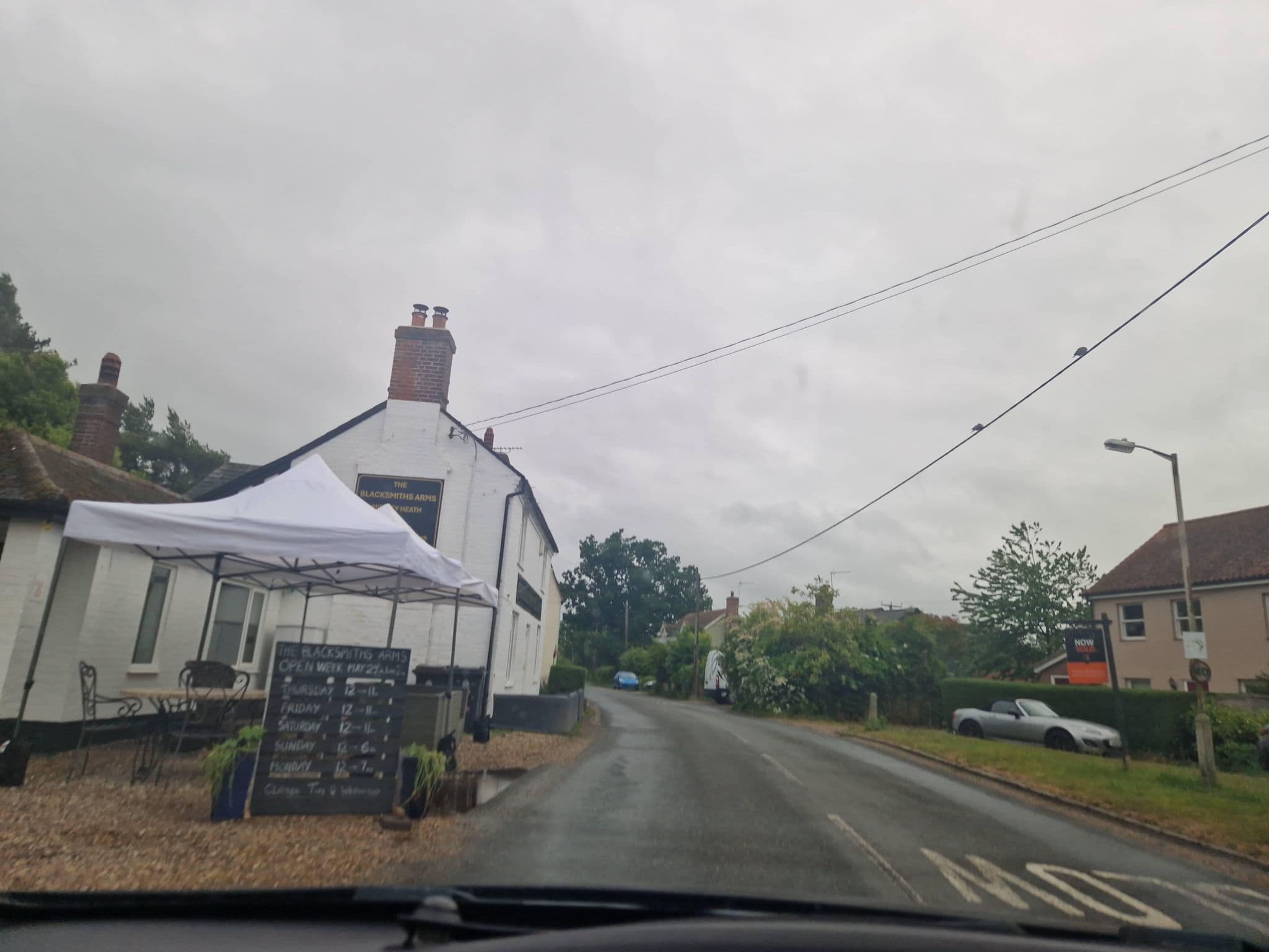 Street view near The Blacksmiths Arms, Mistley — © edloach (CC BY-SA · Mapillary)