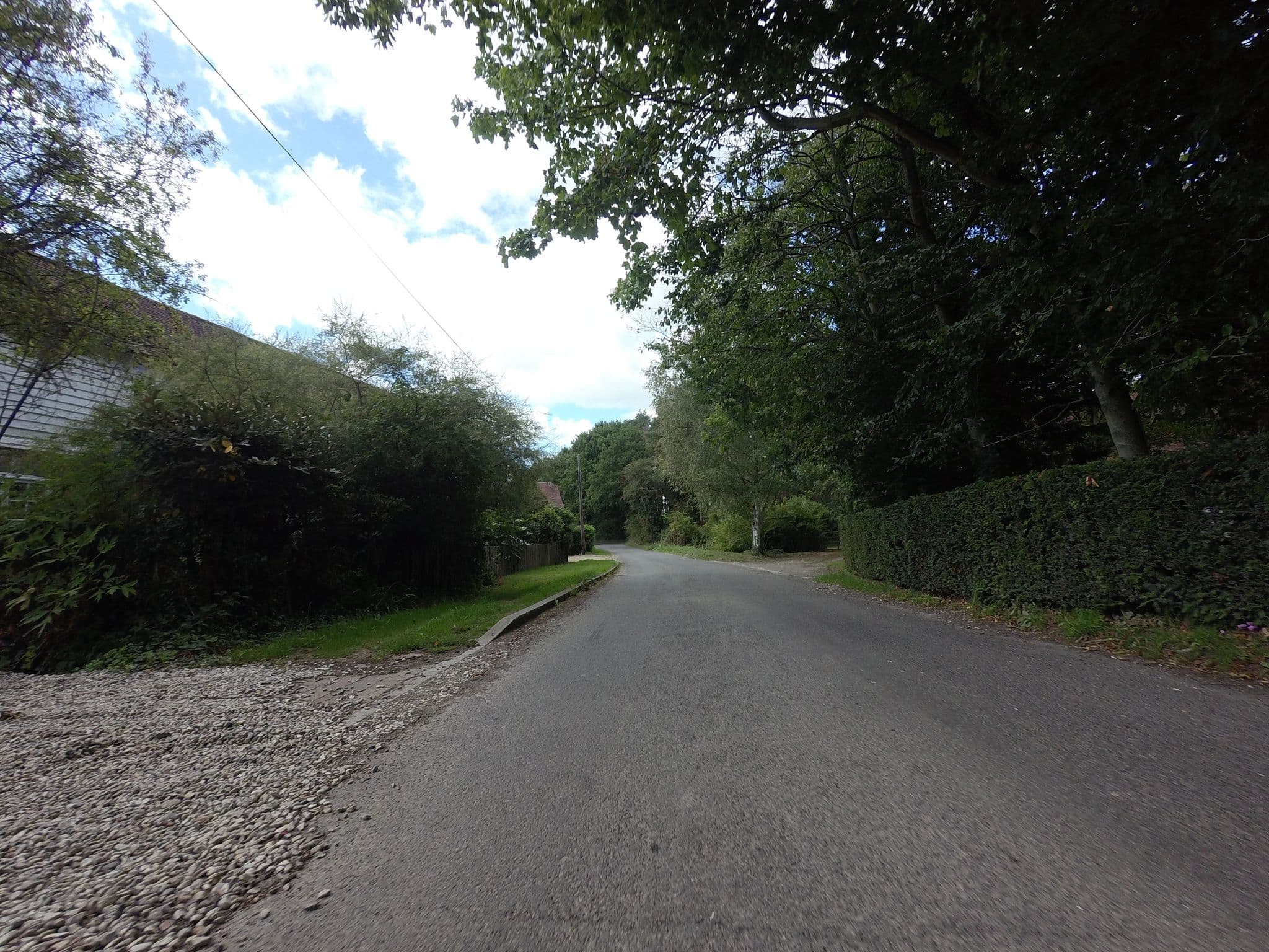 Street view near 2 Bettenham Cottages, Sissinghurst — © tallguy (CC BY-SA · Mapillary)