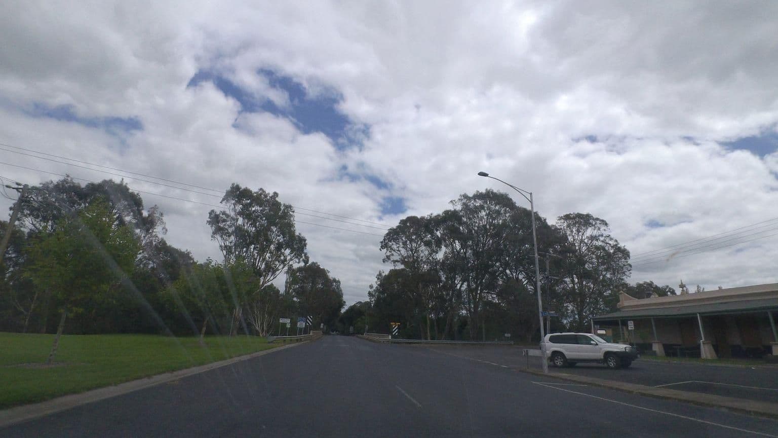 Street view near Macalister Hotel, Maffra — © mander (CC BY-SA · Mapillary)