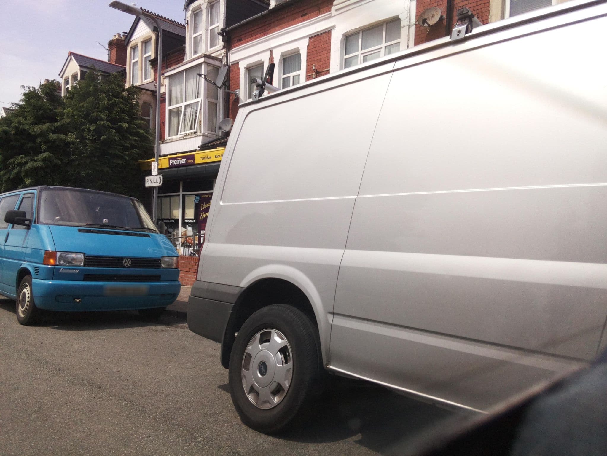 Street view near Gail's Guest House, Barry — © southglos (CC BY-SA · Mapillary)