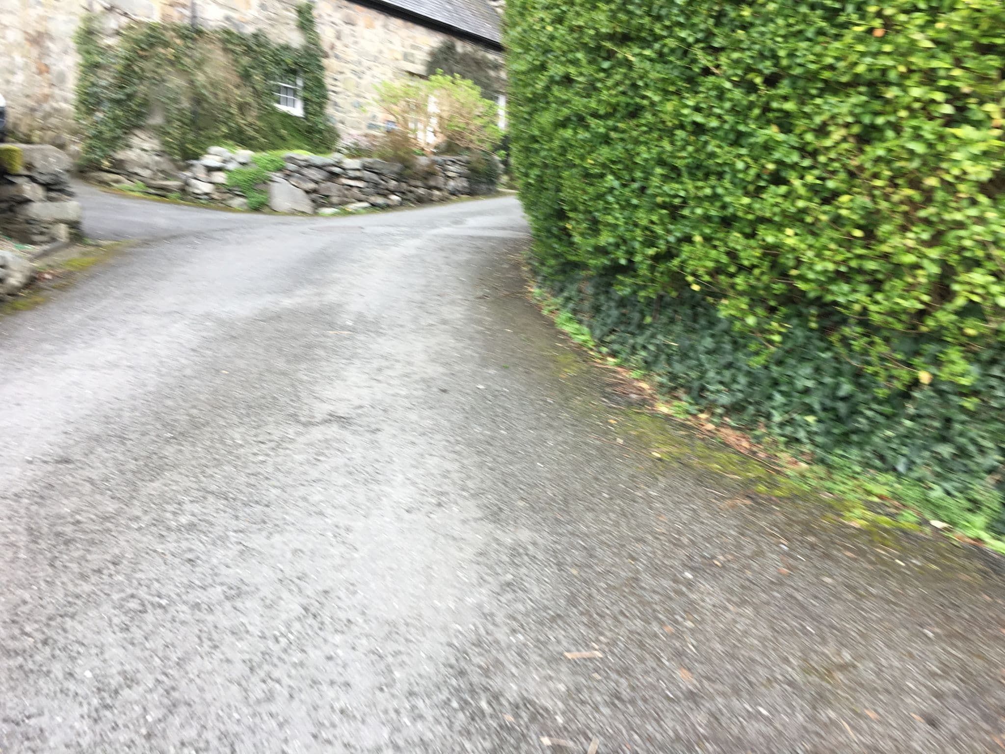 Street view near Castle Cottage Inn, Harlech — © gness (CC BY-SA · Mapillary)
