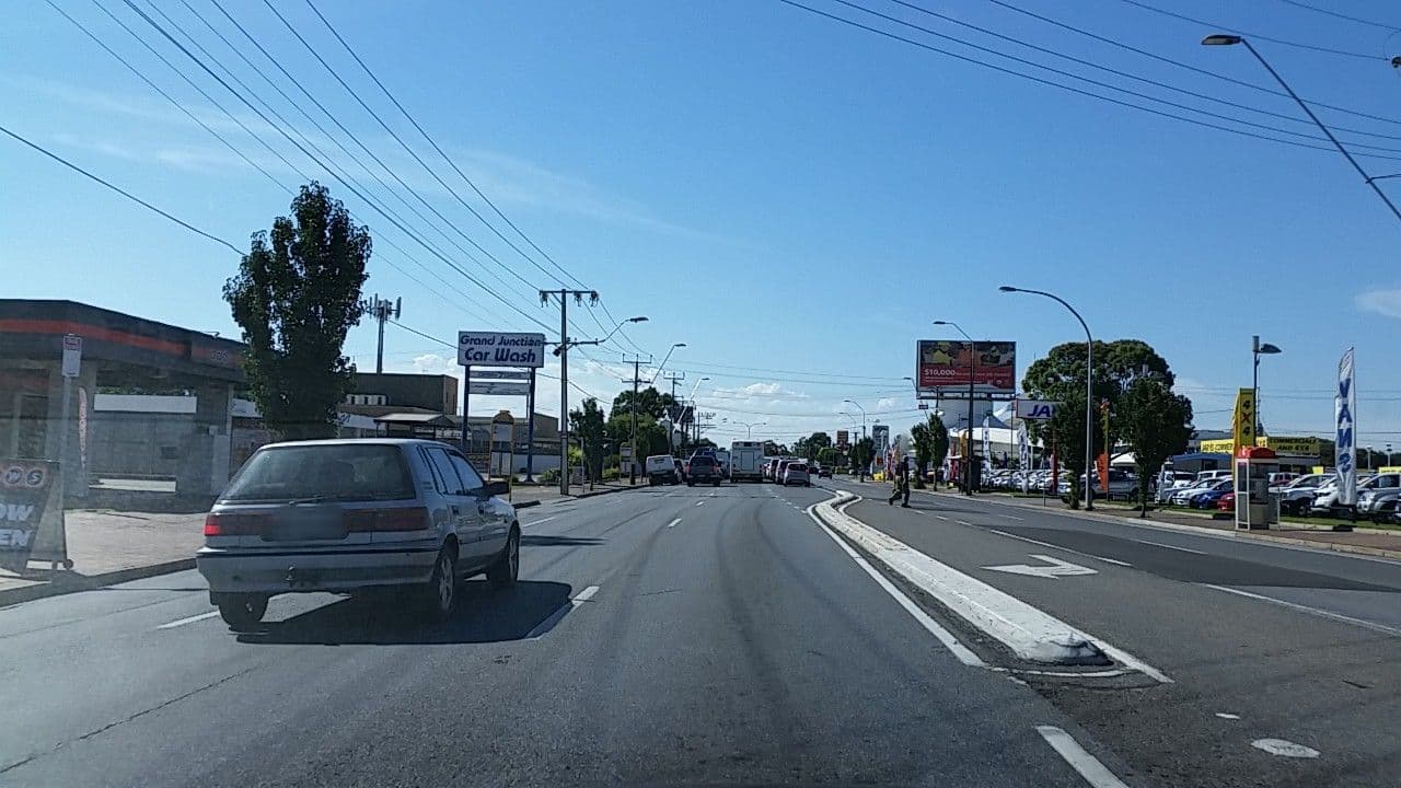 Street view near Manhattan, Enfield — © didz (CC BY-SA · Mapillary)