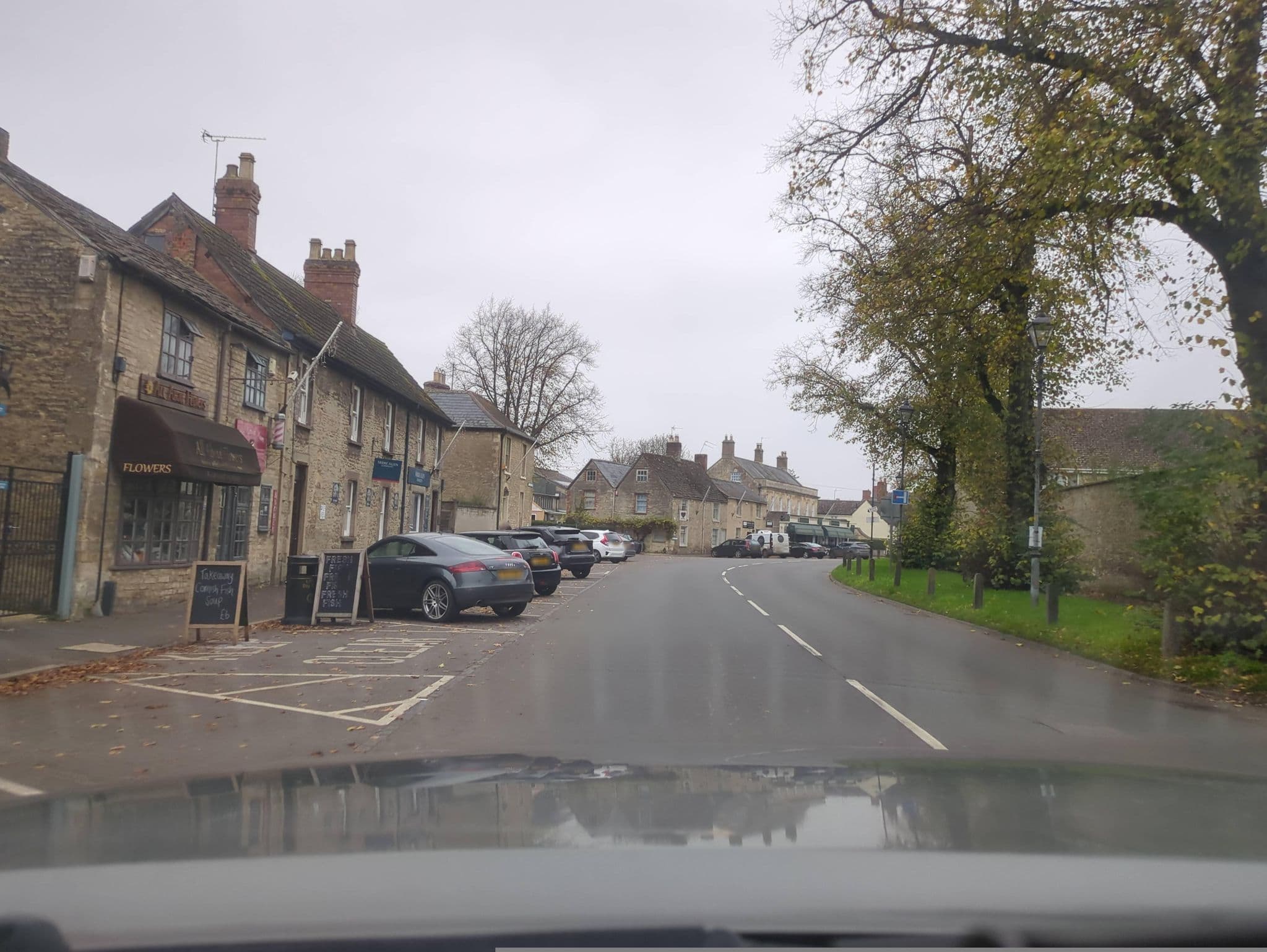 Street view near Vera's Kitchen and B&B, Lechlade — © swinetown (CC BY-SA · Mapillary)