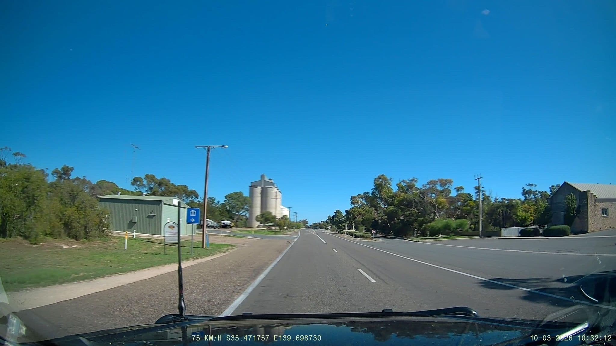 Street view near Coomandook Rest Area, Tailem Bend — © fizzie (CC BY-SA · Mapillary)