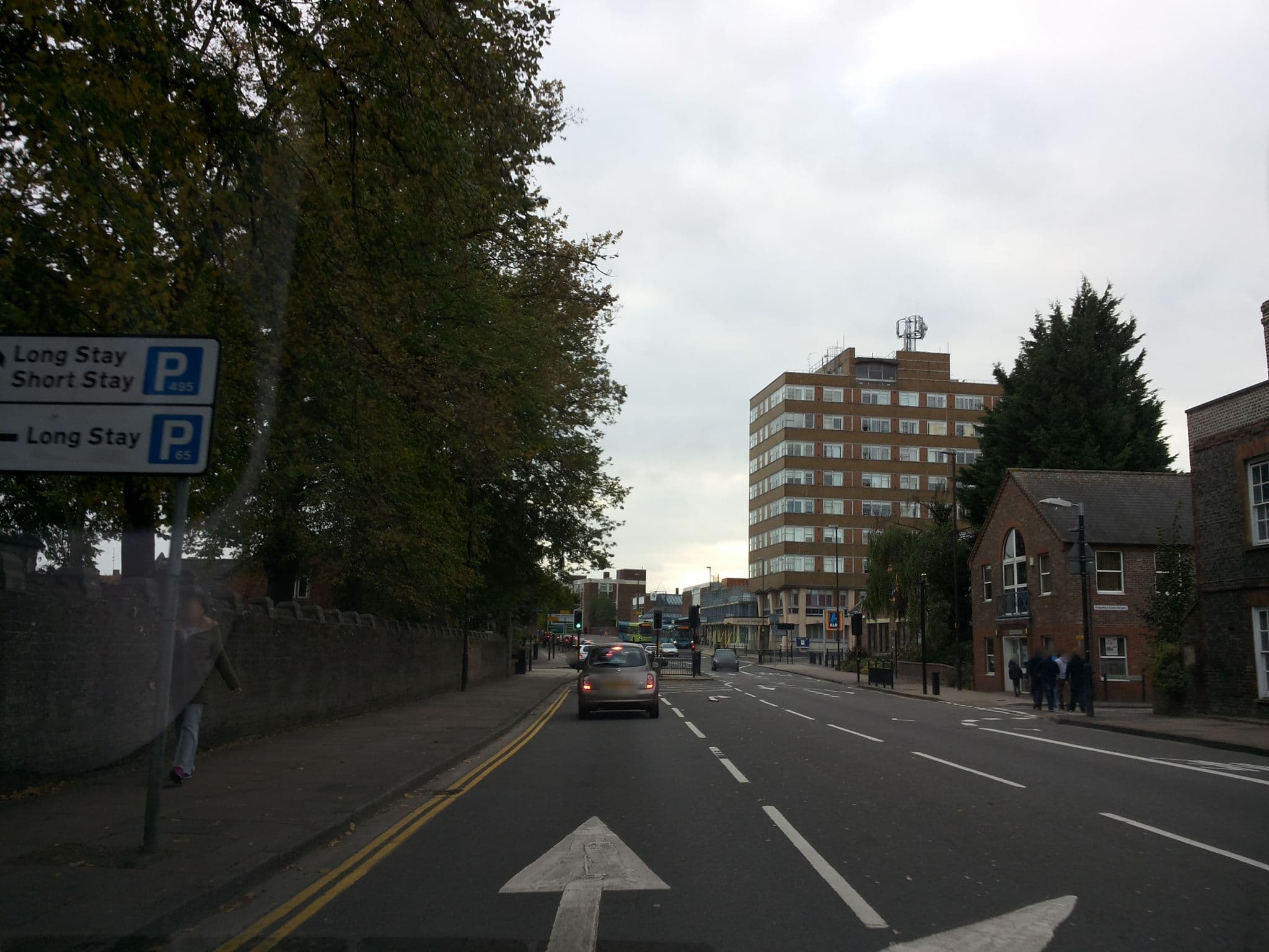 Street view near The Old Palace Lodge Hotel, Dunstable — © endszbrxns (CC BY-SA · Mapillary)