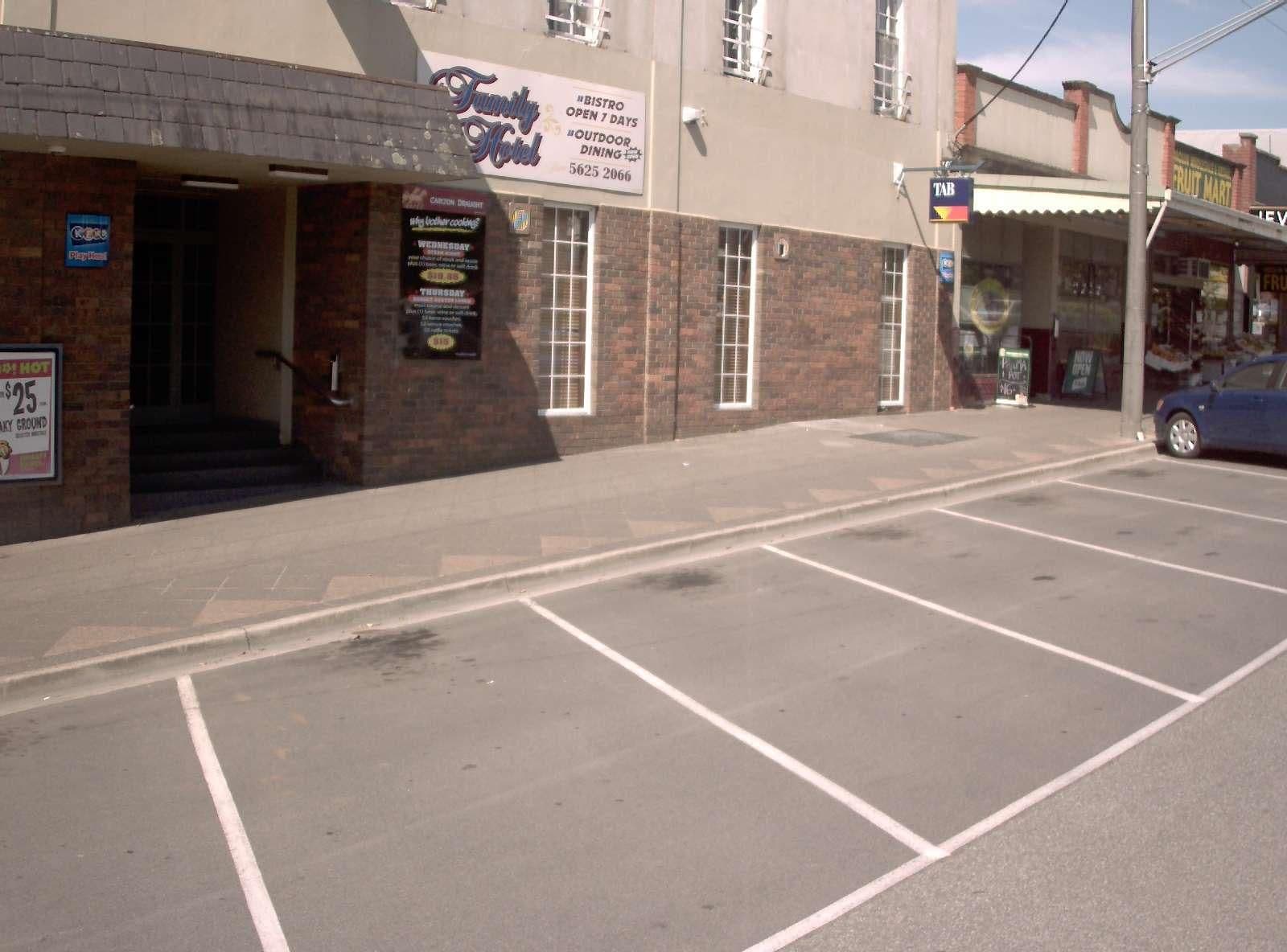 Street view near Family Hotel, Drouin — © vicroads (CC BY-SA · Mapillary)