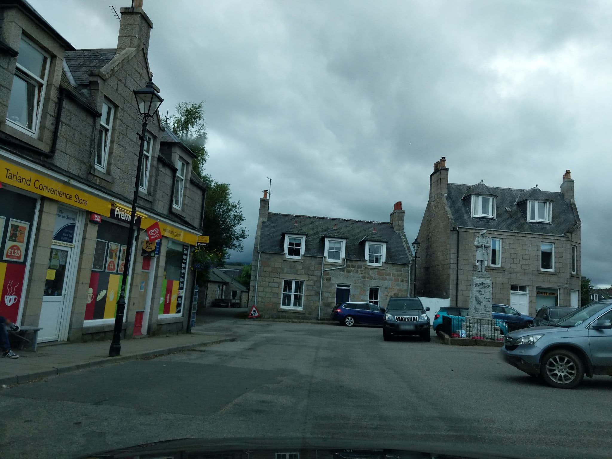Street view near The Commercial Hotel, Aboyne — © ccbb7766 (CC BY-SA · Mapillary)