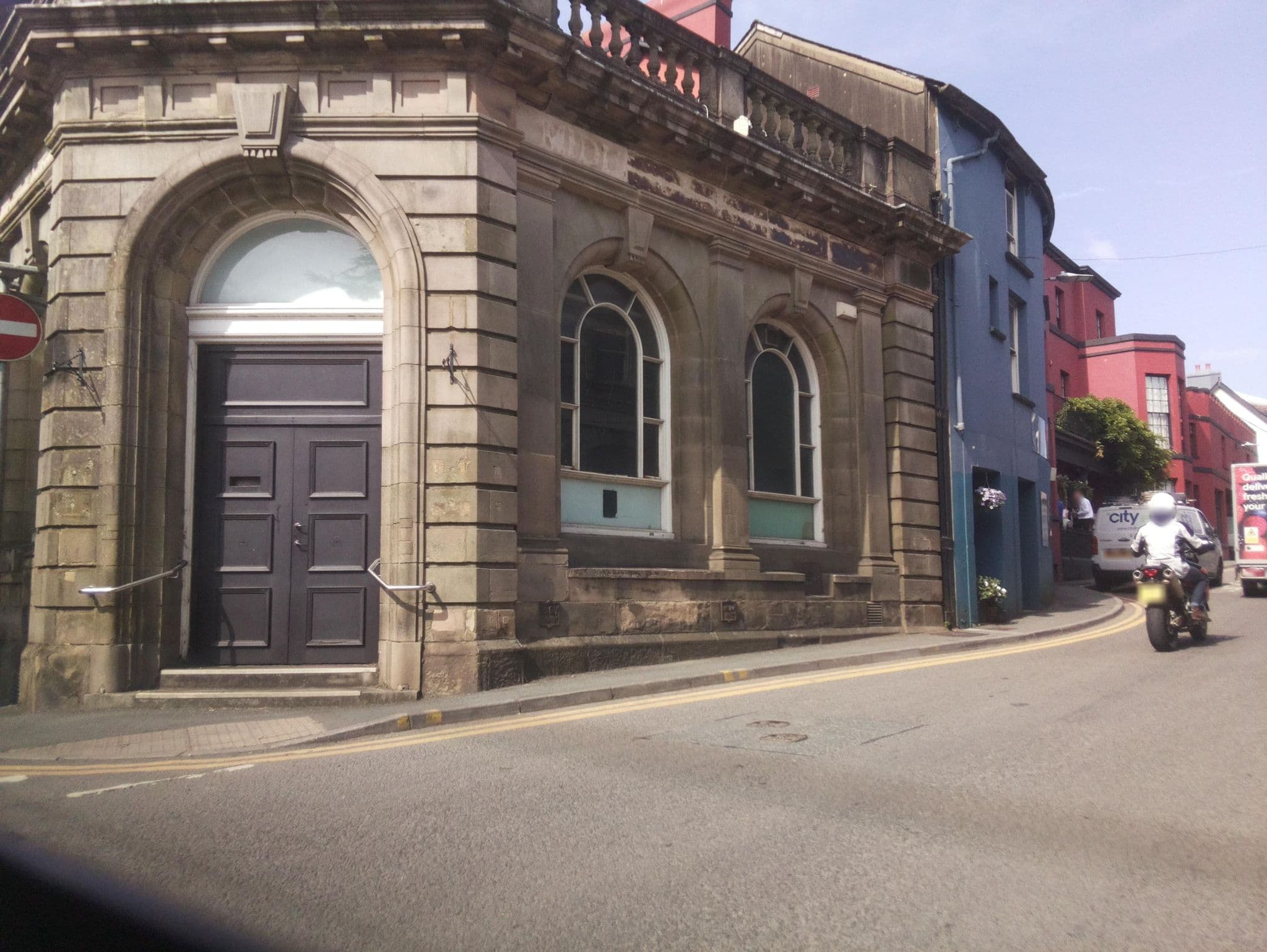 Street view near Cawdor Arms, Llandeilo — © southglos (CC BY-SA · Mapillary)