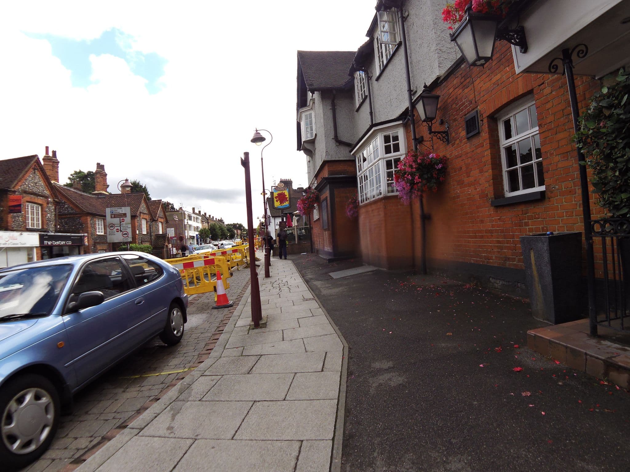 Street view near Red Lion Hotel, Radlett — © smsm1 (CC BY-SA · Mapillary)
