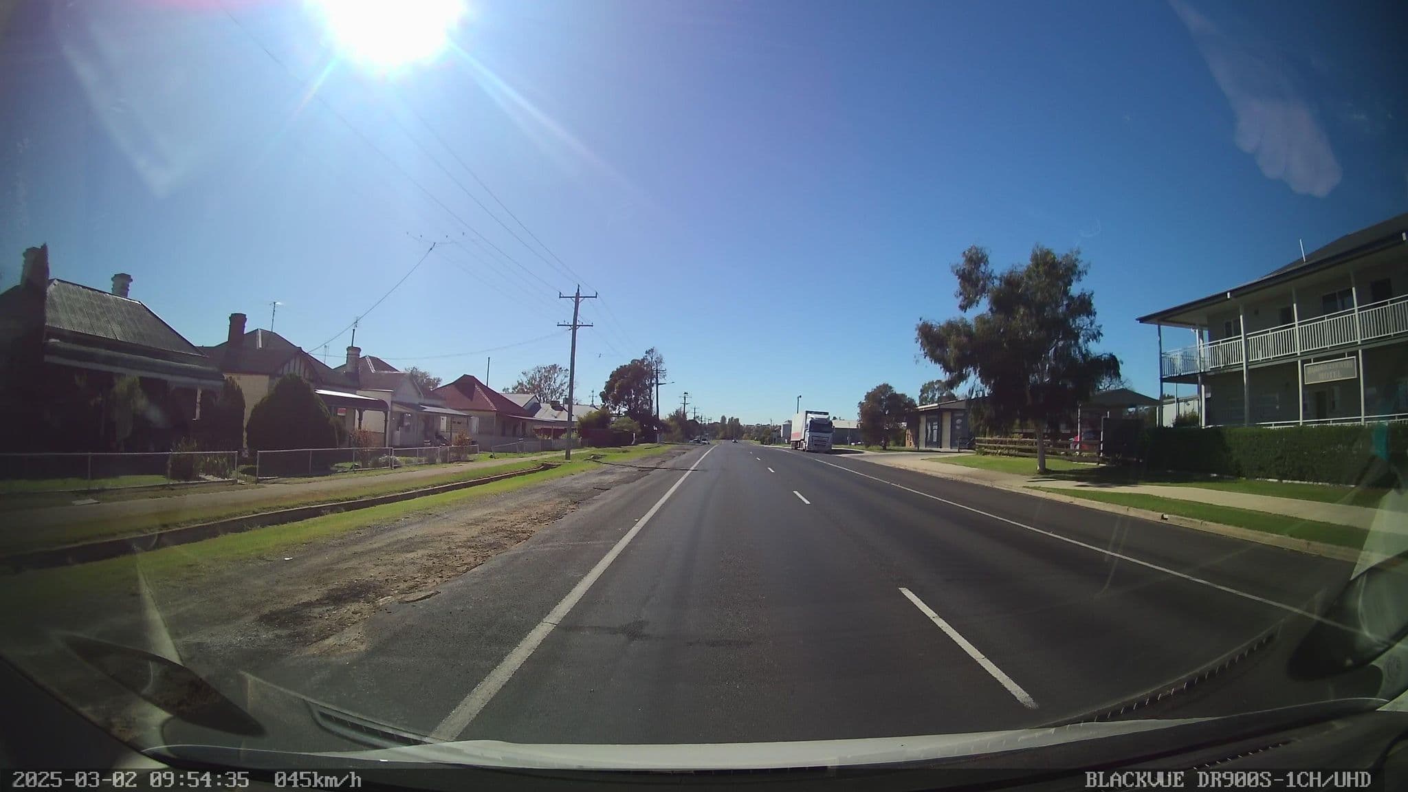Street view near Harden Motel, Young — © bob3bob3 (CC BY-SA · Mapillary)