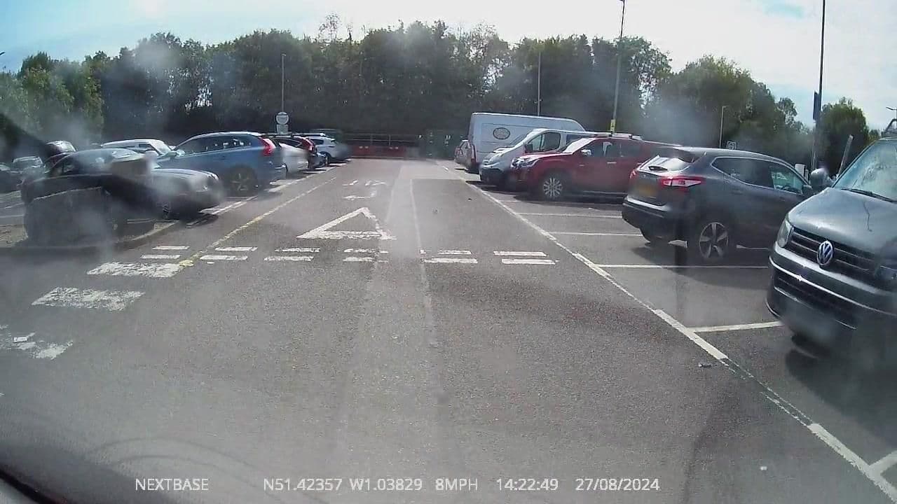Street view near Travelodge Reading Westbound, Calcot — © OrangeHurst97 (CC BY-SA · Mapillary)