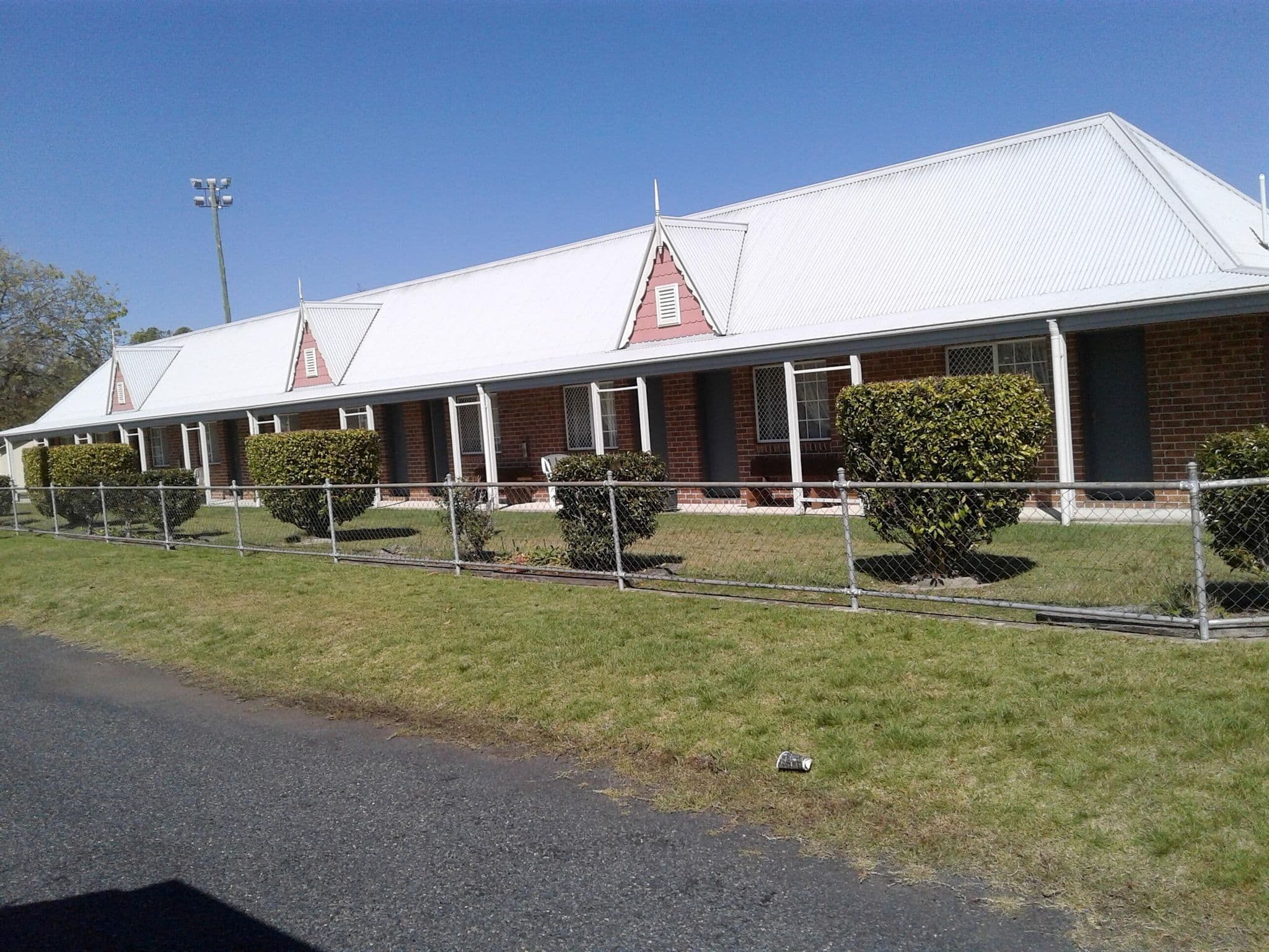 Street view near Bowling Club Motor Inn, Tenterfield — © bob3bob3 (CC BY-SA · Mapillary)