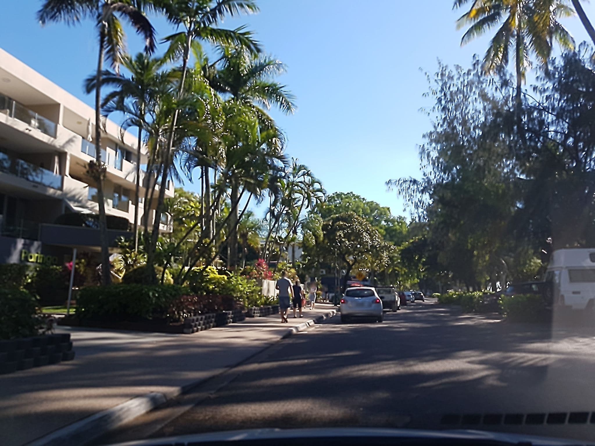 Street view near Paringa, Palm Cove — © stev391 (CC BY-SA · Mapillary)
