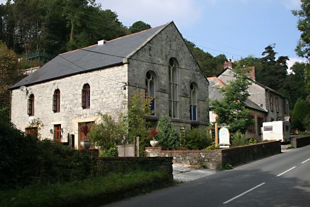 The Chapel Guest House (via Wikimedia Commons, CC BY-SA 2.0)