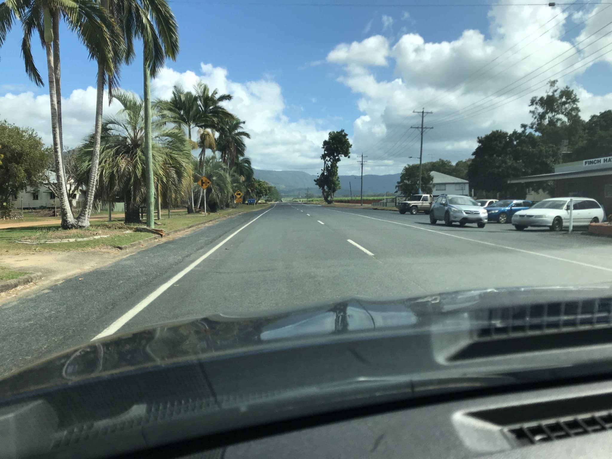 Street view near Criterion Hotel, Mirani — © svenruppert (CC BY-SA · Mapillary)
