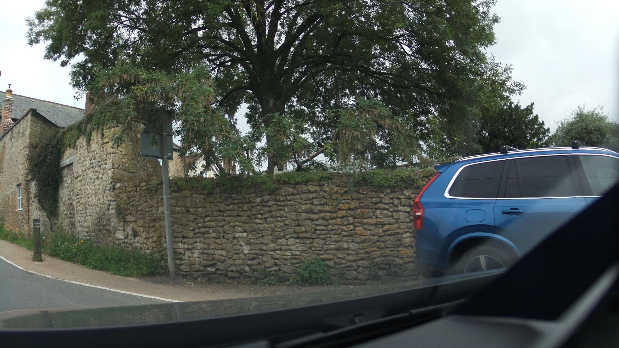 Street view near The Old George, Beaminster — © southglos (CC BY-SA · Mapillary)