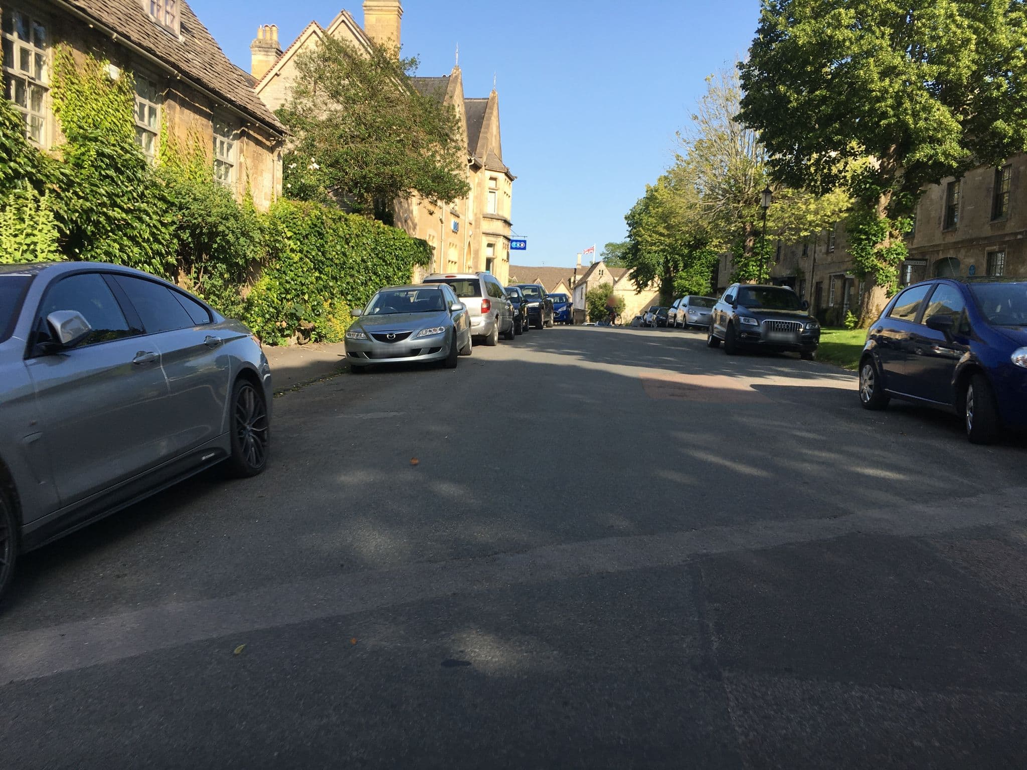 Street view near Greyhounds Bed & Breakfast, Burford — © southglos (CC BY-SA · Mapillary)