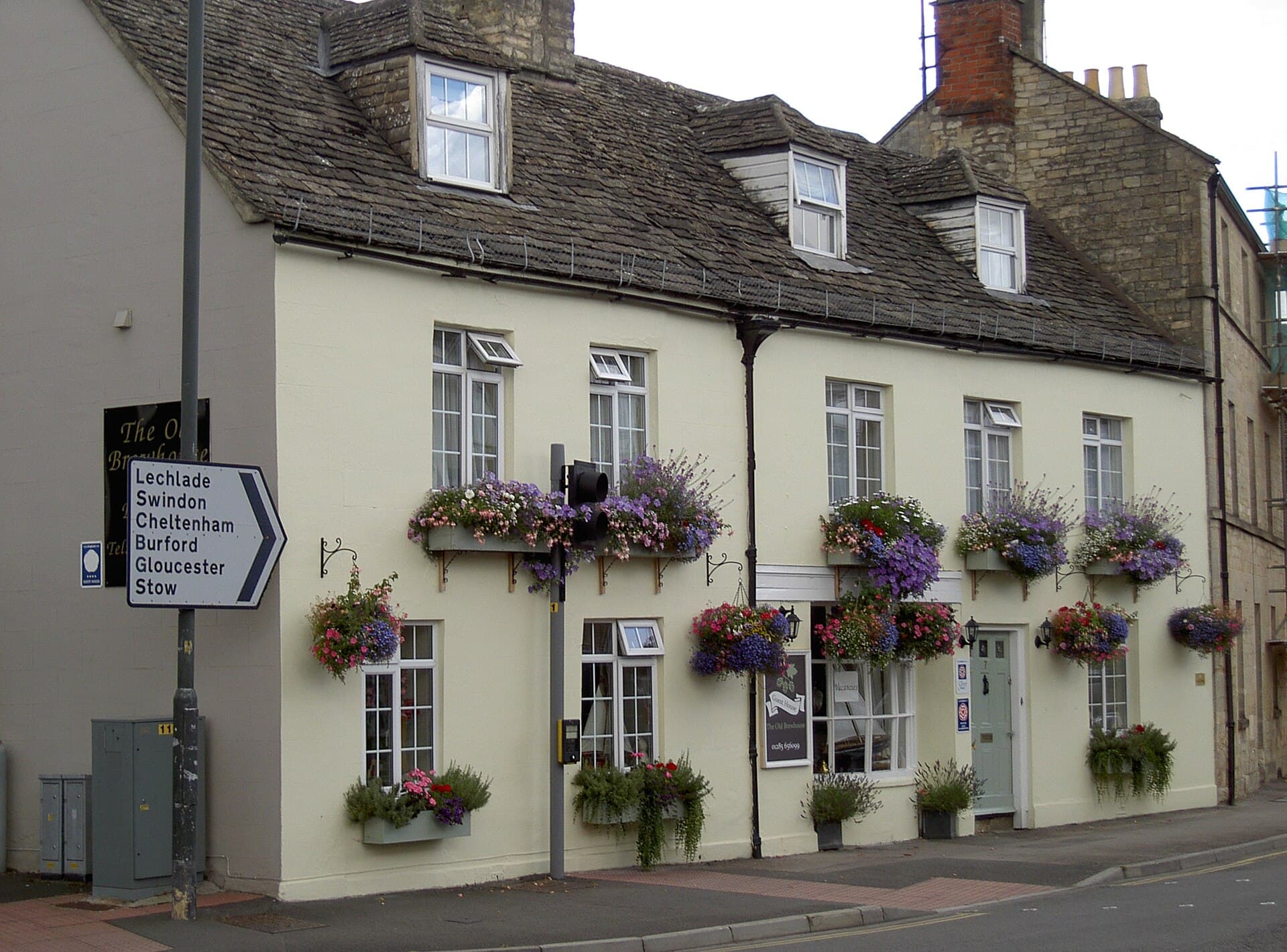The Old Brewhouse (via Wikimedia Commons, CC BY-SA 2.0)