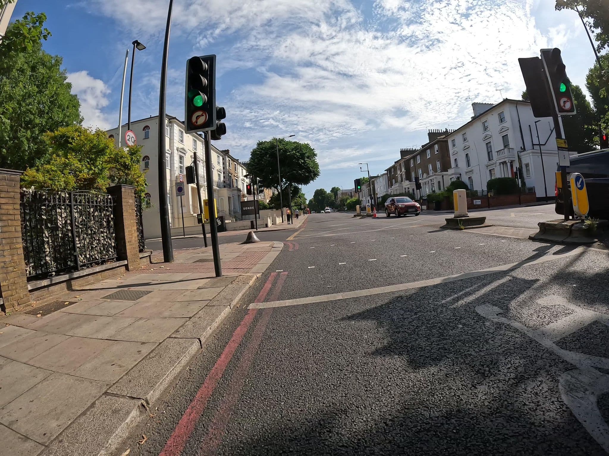 Street view near Sonder, Holloway — © erias (CC BY-SA · Mapillary)