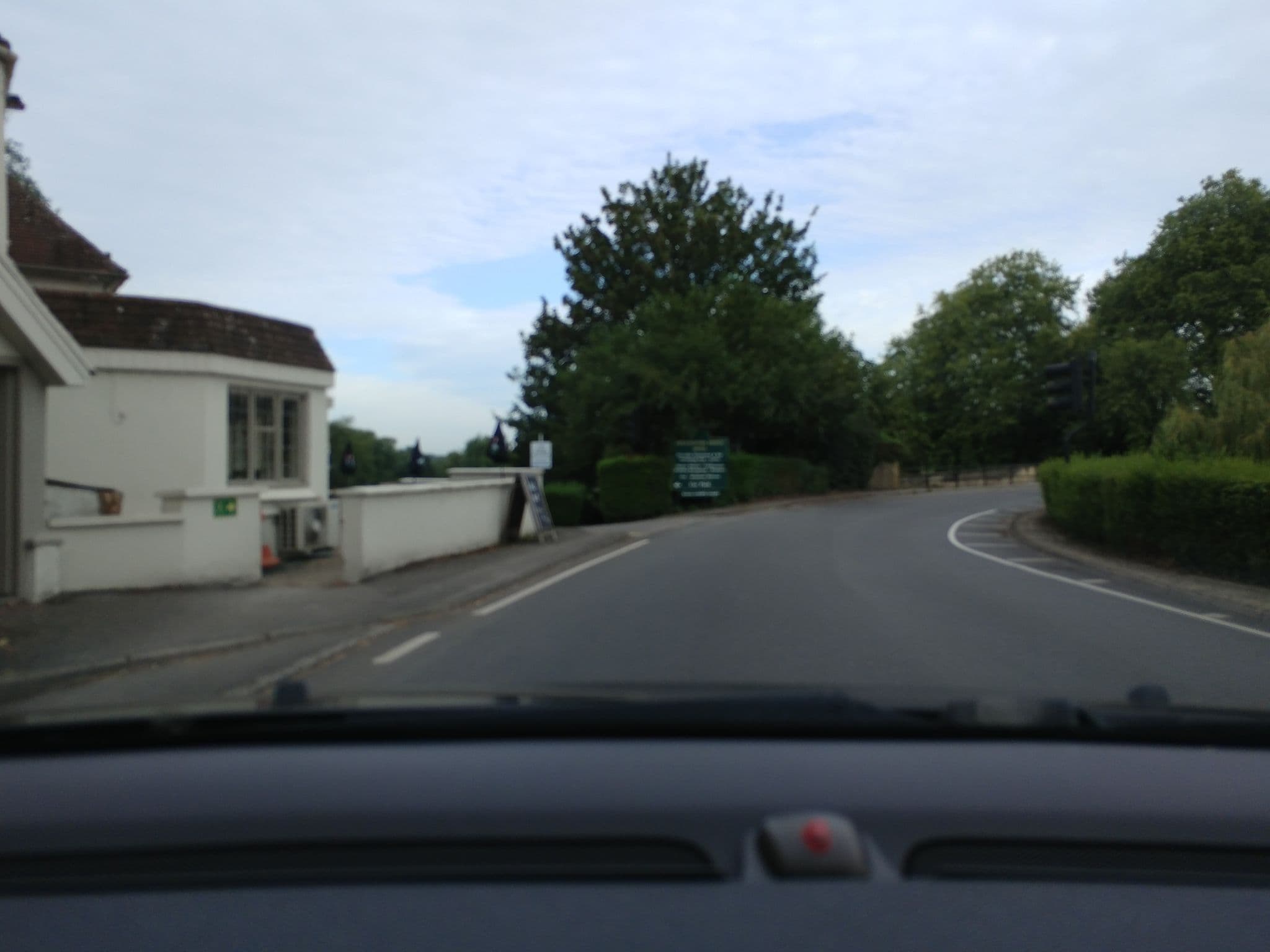 Street view near Shillingford Bridge Hotel, Benson — © maciozo (CC BY-SA · Mapillary)