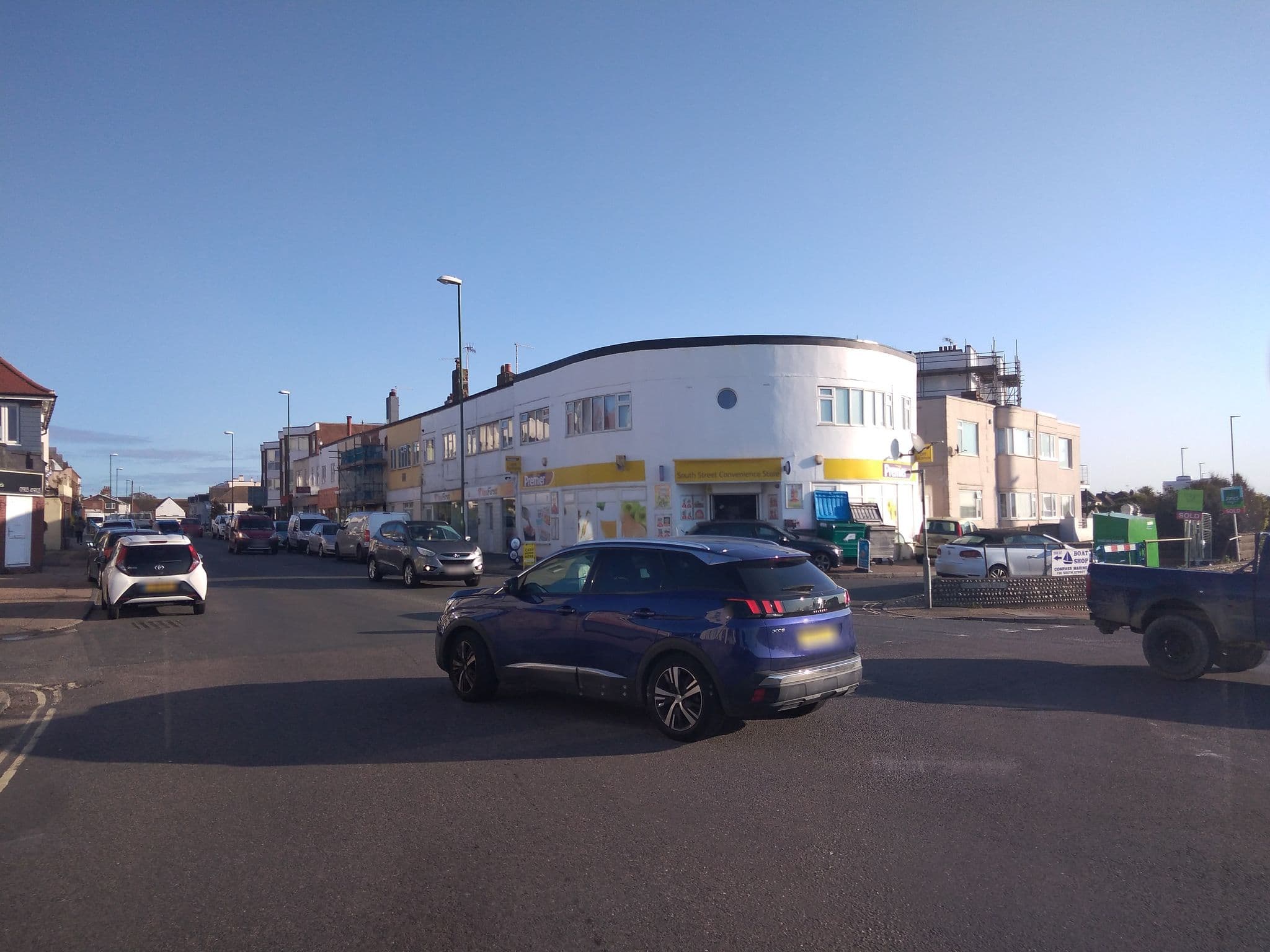 Street view near Beach Green Hotel, Lancing — © andreste96 (CC BY-SA · Mapillary)
