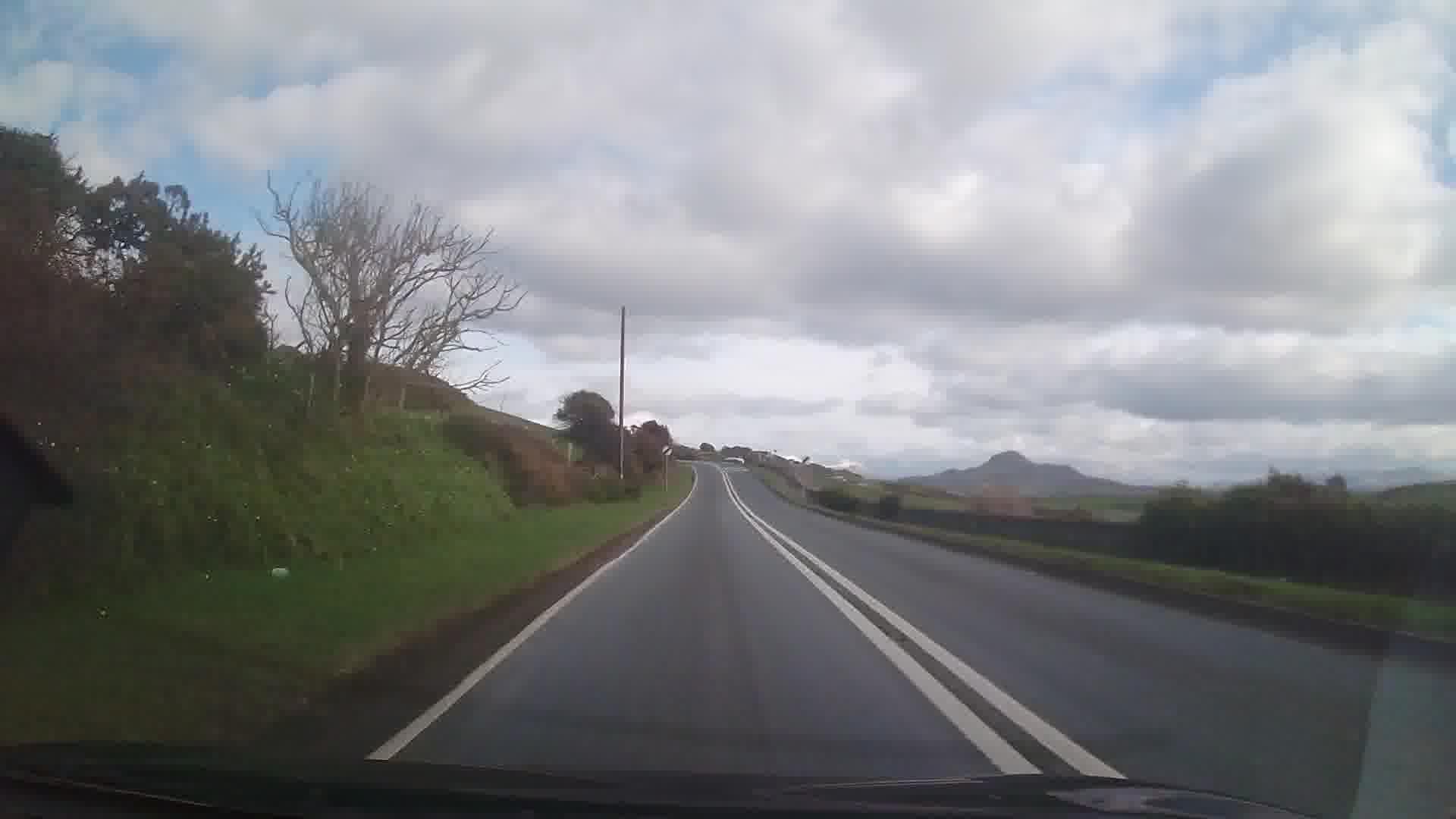 Street view near Caer-Dyni, Criccieth — © trigpoint (CC BY-SA · Mapillary)