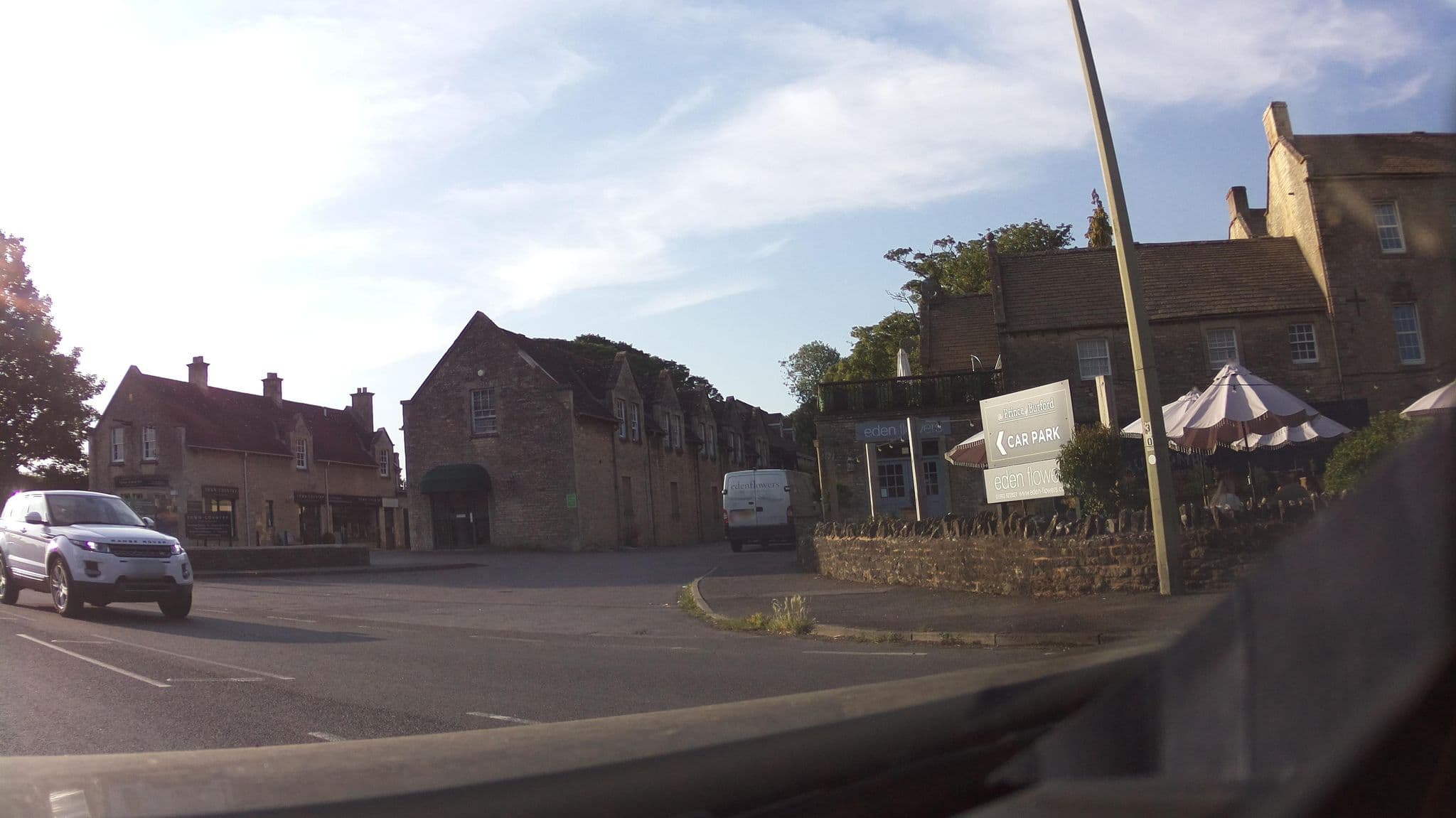 Street view near The Prince of Burford, Burford — © southglos (CC BY-SA · Mapillary)