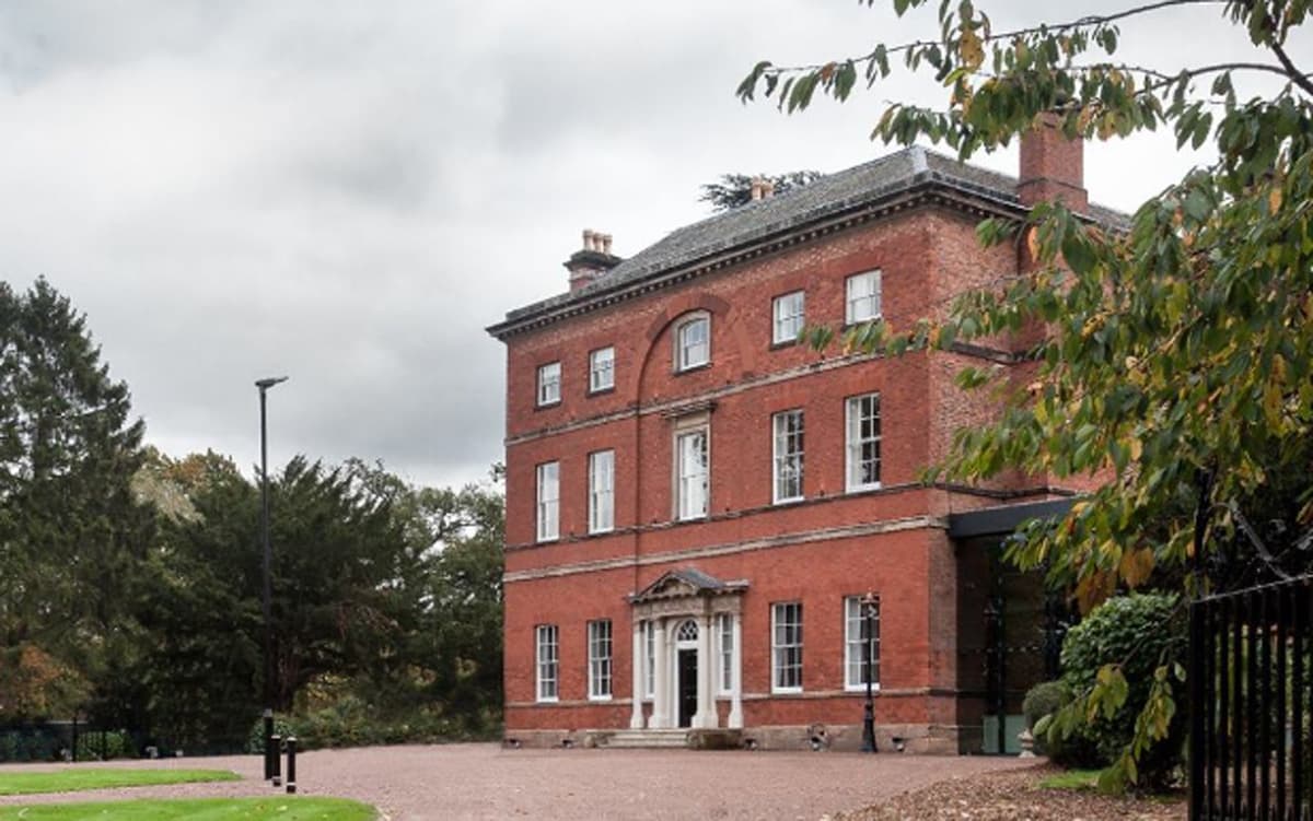 Winstanley House (via Wikimedia Commons, CC BY-SA 4.0)