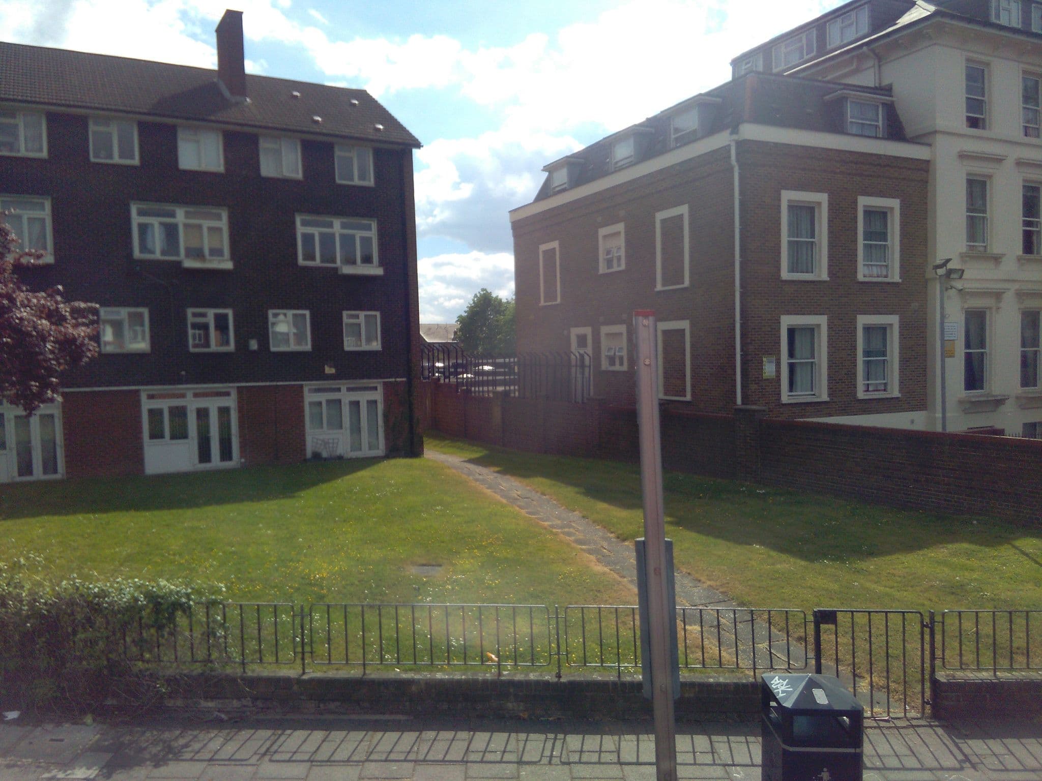 Street view near Leigham Court Hotel, Streatham — © ris (CC BY-SA · Mapillary)