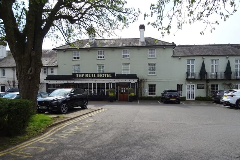 The Bull Hotel (via Wikimedia Commons, CC BY-SA 2.0)