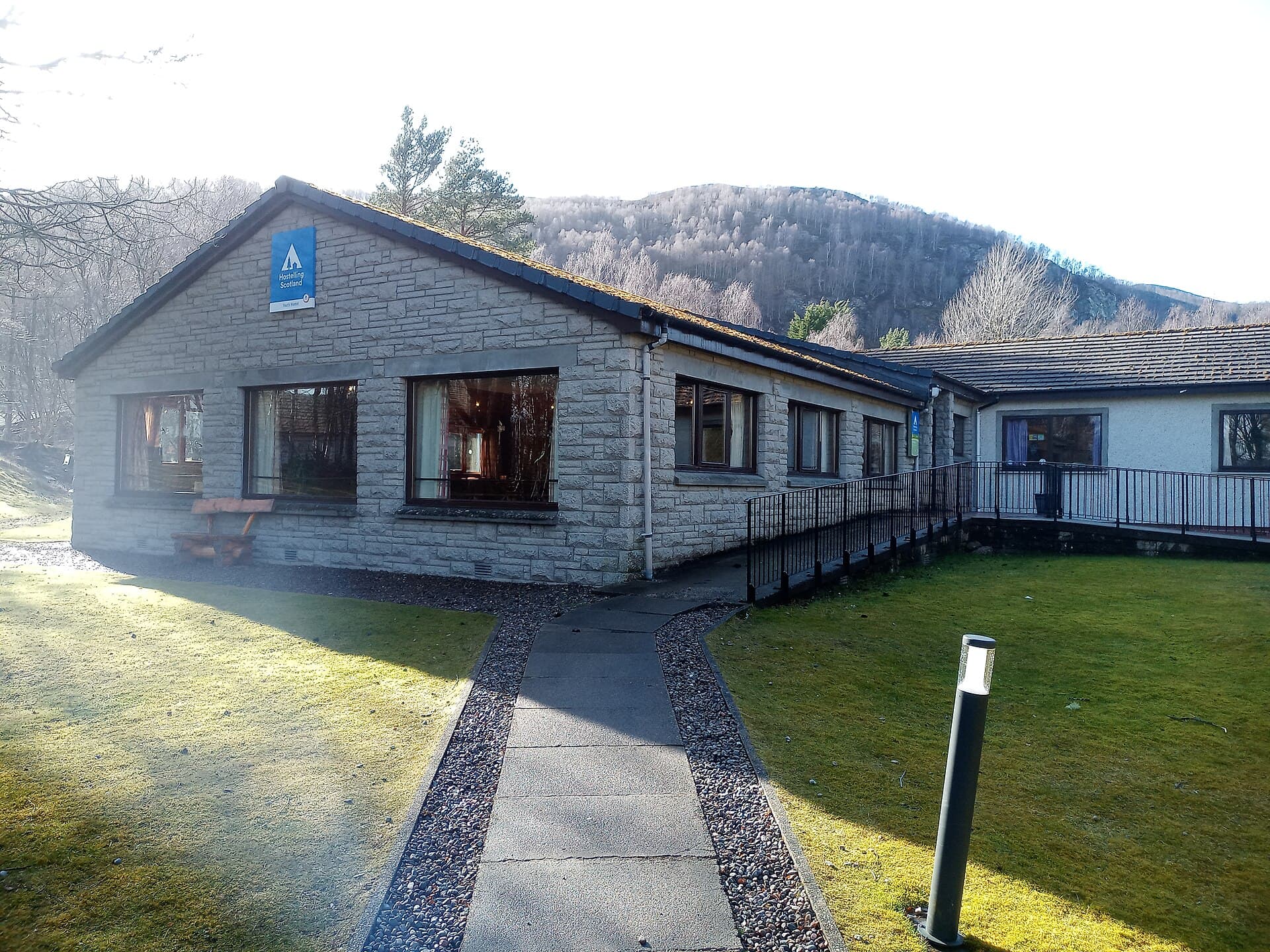 Aviemore Youth Hostel (via Wikimedia Commons, CC BY-SA 4.0)