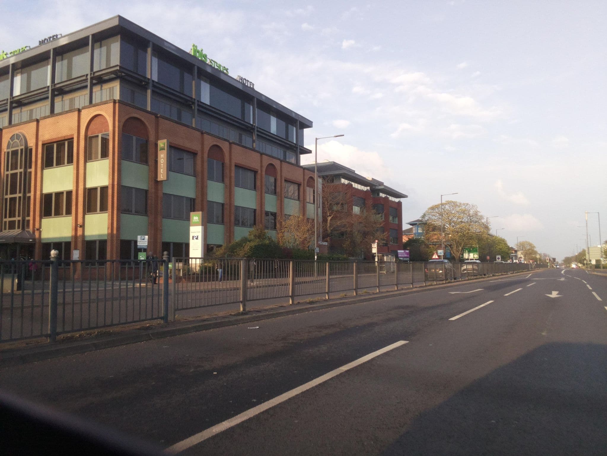 Street view near Ibis Styles London Heathrow Airport Hotel, West Drayton — © southglos (CC BY-SA · Mapillary)