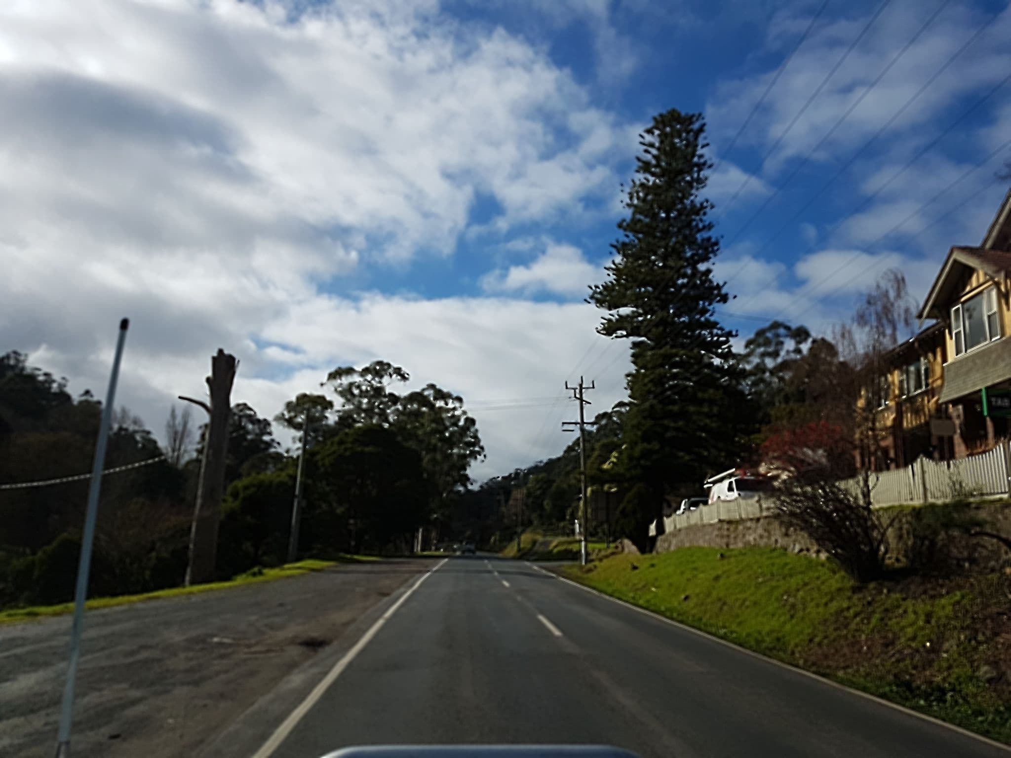 Street view near Alpine Retreat Hotel, Warburton — © stev391 (CC BY-SA · Mapillary)