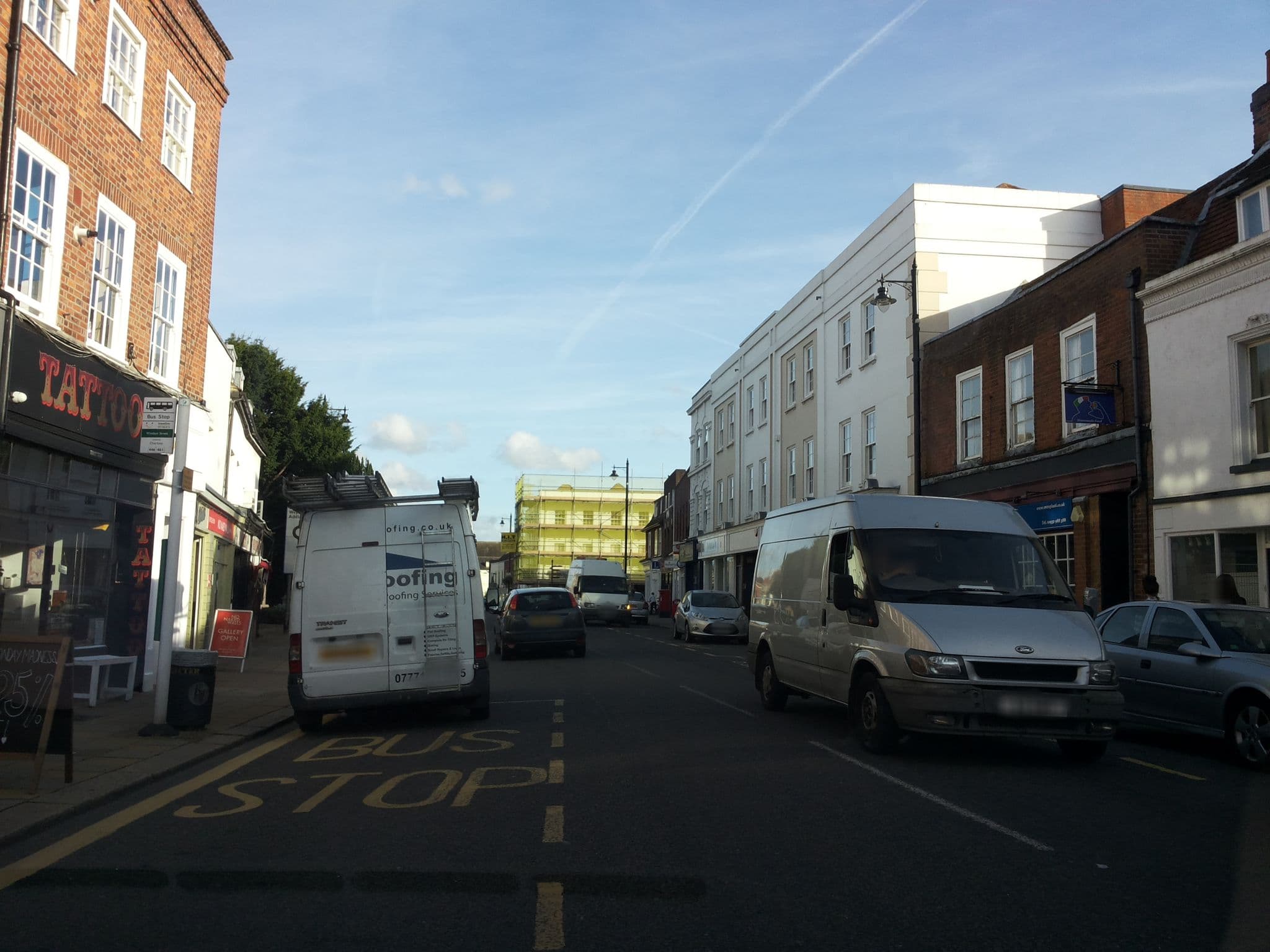 Street view near The Olde Swan Hotel, Chertsey — © endszbrxns (CC BY-SA · Mapillary)