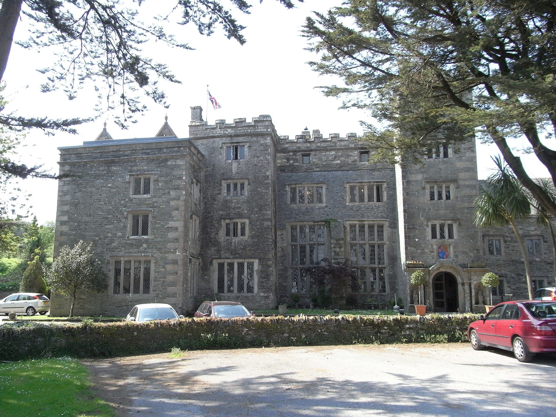 Boringdon Hall (via Wikimedia Commons, Public domain)