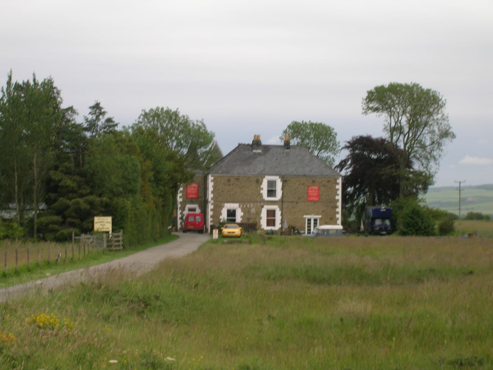 Ugthorpe Lodge (via Wikimedia Commons, CC BY-SA 2.0)