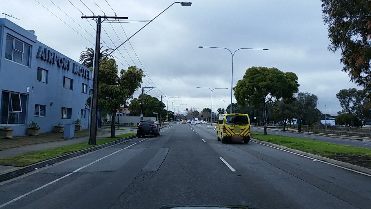Street view near Airport Motel, Brooklyn Park — © didz (CC BY-SA · Mapillary)